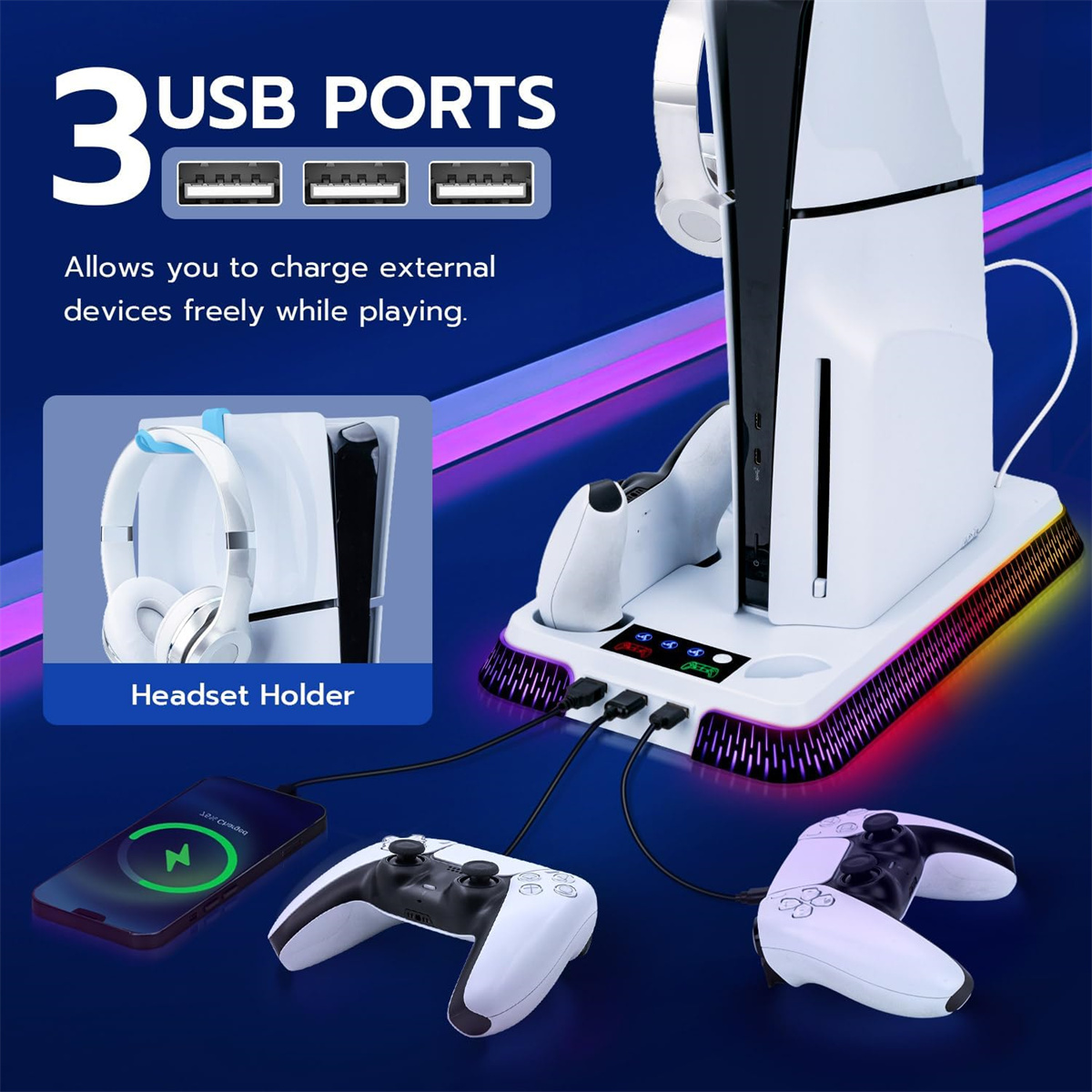 Konsolenständer mit USB-Anschlüssen und Kopfhörerhalter. Zwei Controller und ein ladendes Telefon.