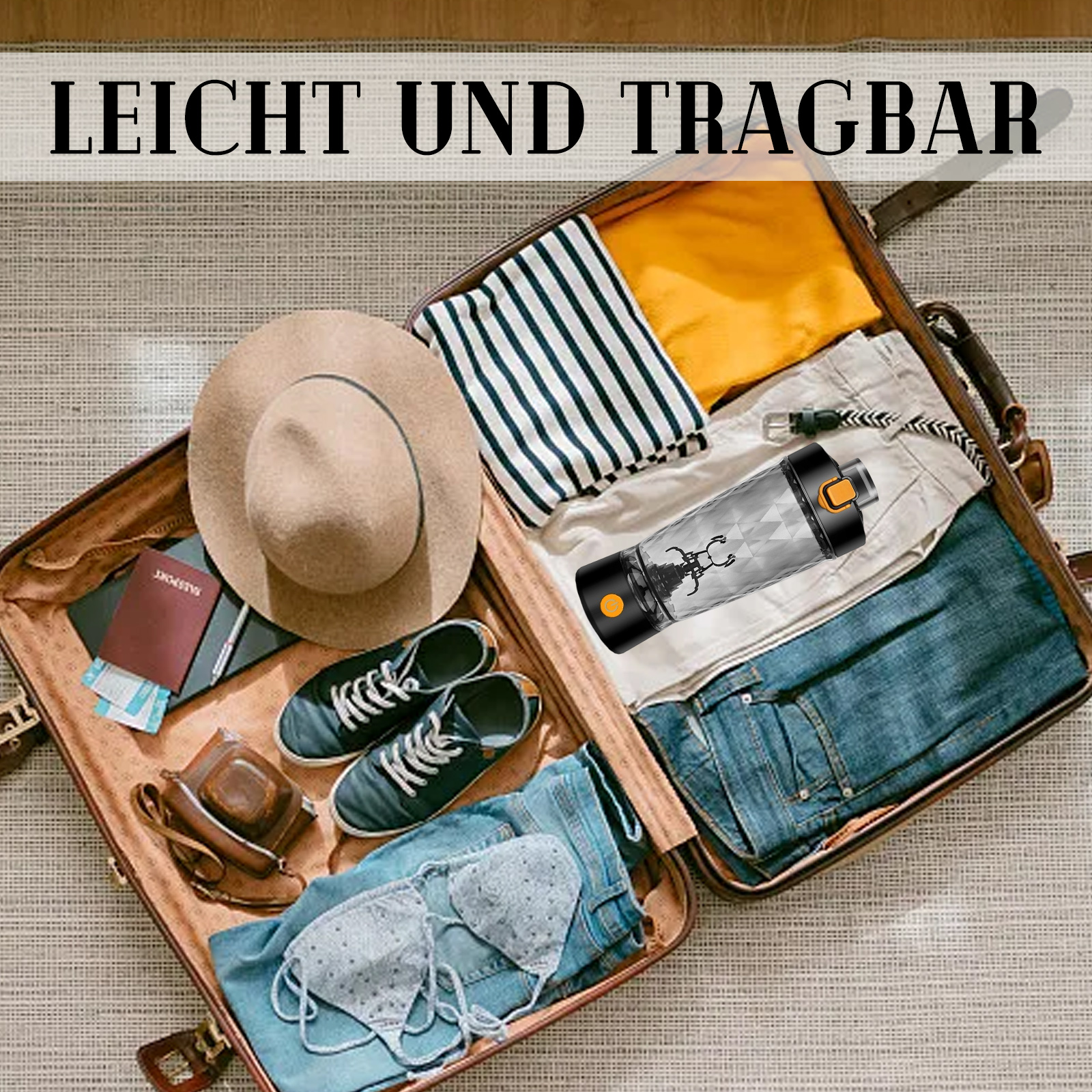 Offener Koffer mit Kleidung, Hut, Schuhen und einem Mixer. Der Text „Leicht und Tragbar“ steht oben.