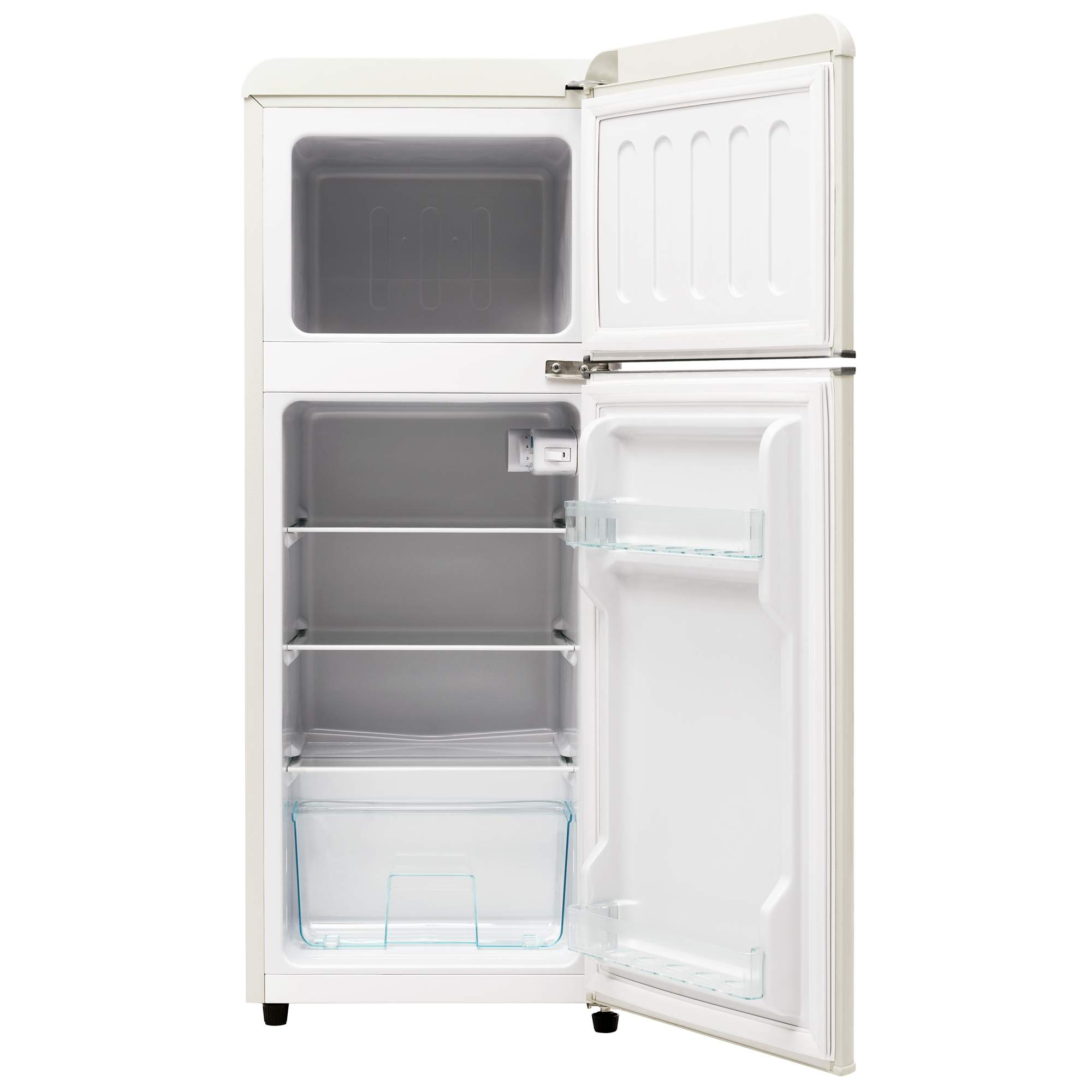 Ein weißer Kühlschrank mit offener Tür. Das Innere zeigt Regale und eine transparente Schublade. Der Kühlschrank ist leer.