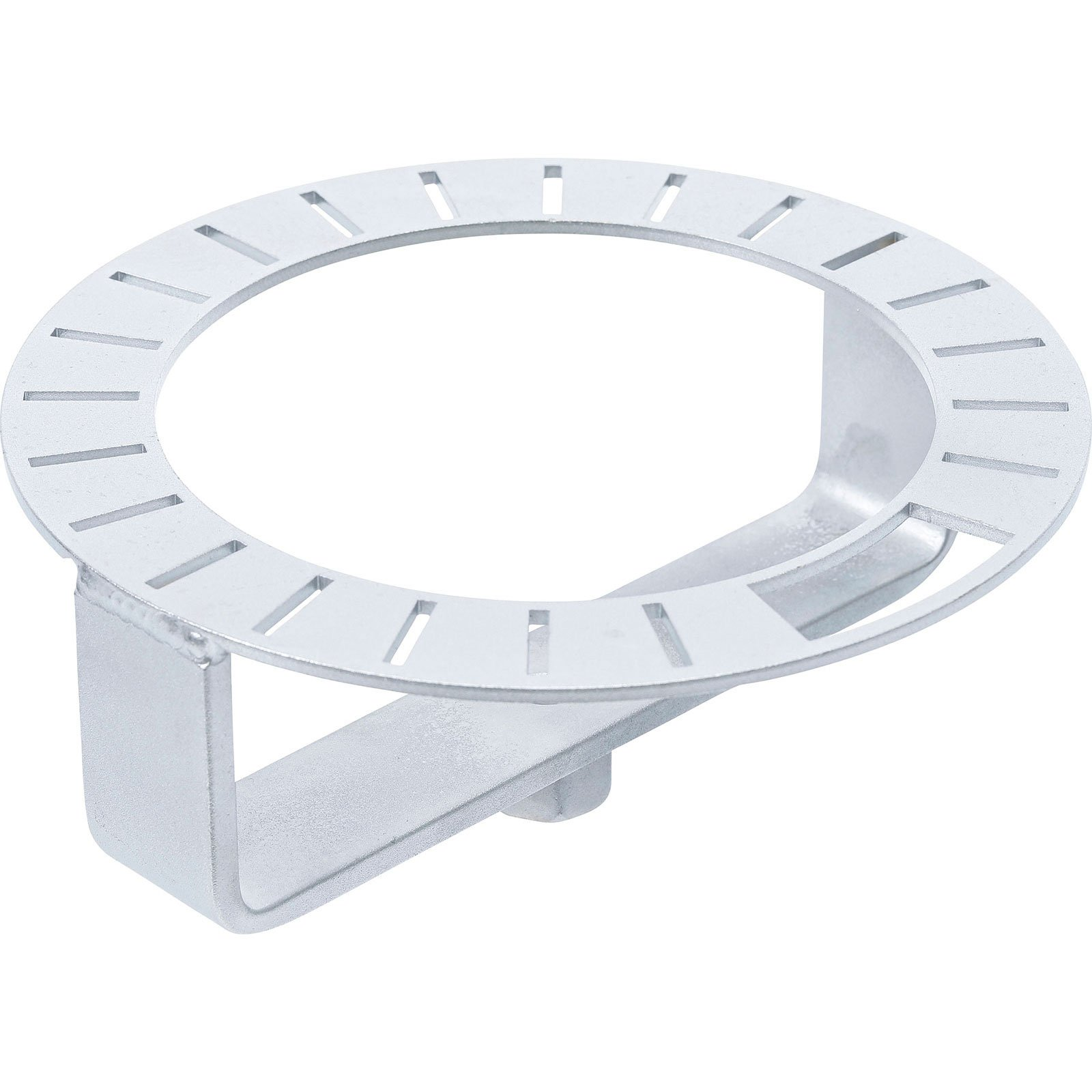 Un anello di metallo argentato con fessure spaziate uniformemente, sostenuto da due staffe, su uno sfondo bianco.