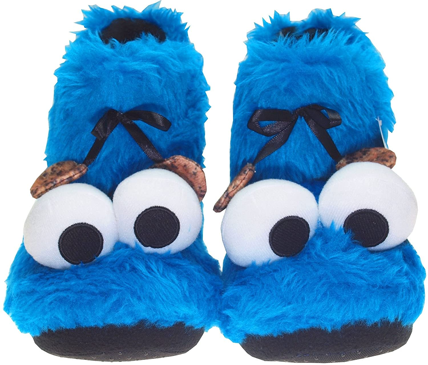 Zwei blaue Cookie Monster Hausschuhe nach vorne gerichtet mit Augen und Keksen.