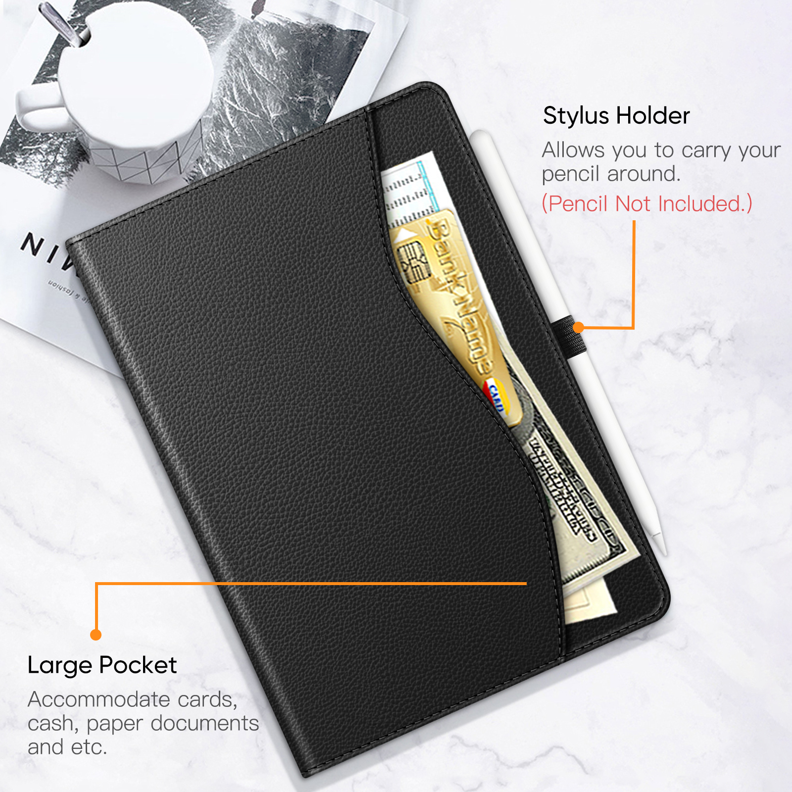Tablethülle mit schwarzer Textur, geöffnet und zeigt eine Karte, Bargeld und einen Stift. Sie hat eine Tasche.