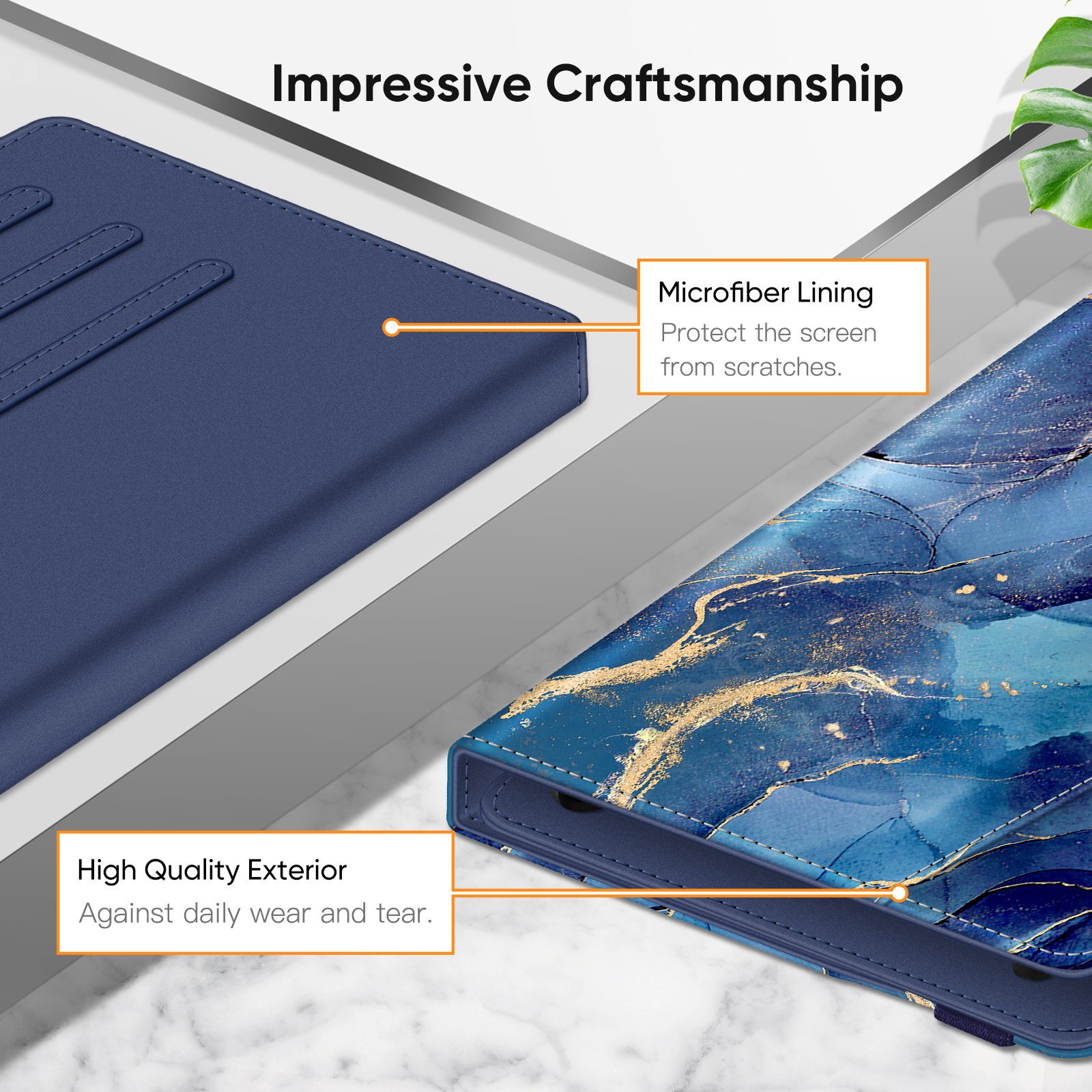 Eine blaue Tablet-Hülle mit Marmormuster und goldenen Akzenten wird gezeigt.