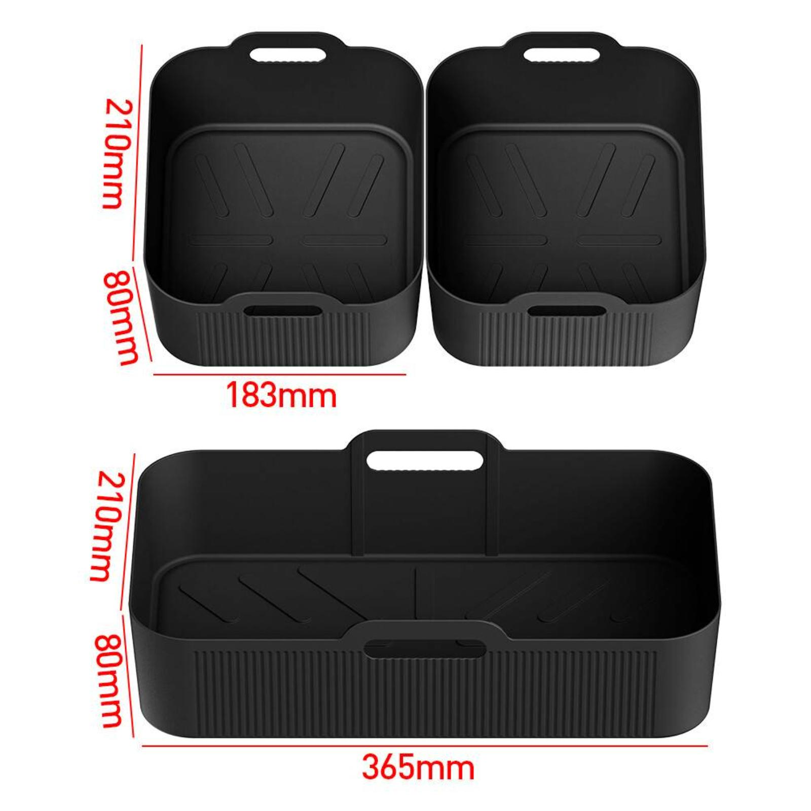 Drei schwarze Airfryer-Körbe, zwei quadratische und ein rechteckiger, mit angegebenen Abmessungen. Sie sind neu und unbenutzt.