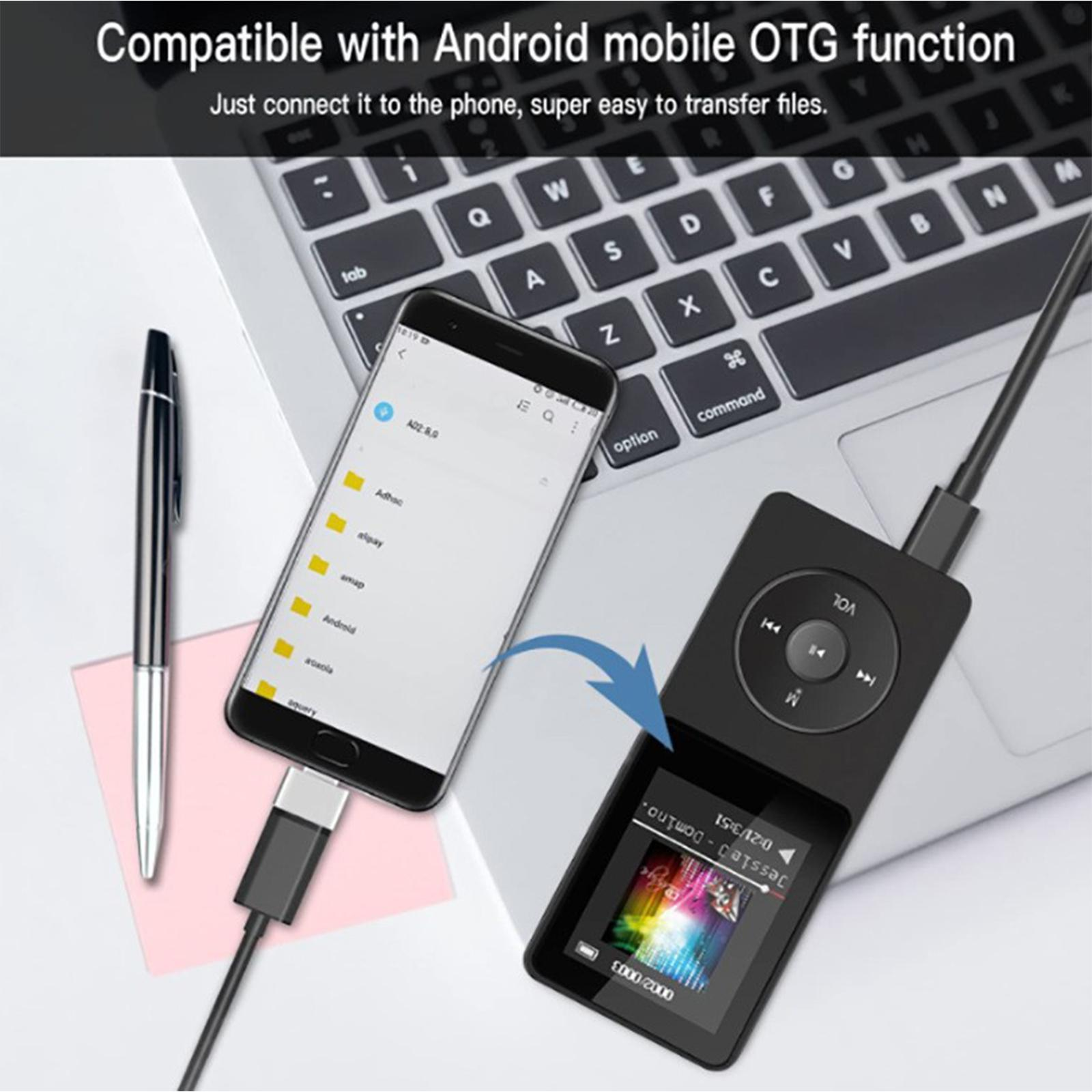 Ein MP3-Player, der mit einem Telefon verbunden ist, Datenübertragungsillustration. Telefon und MP3-Player auf einem Laptop.