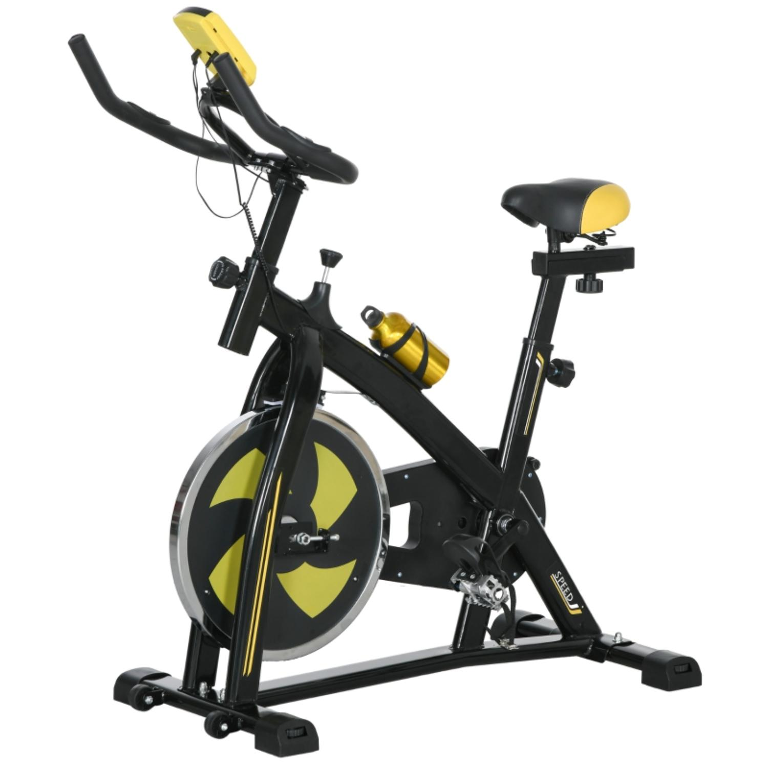 Schwarzes und gelbes Trainingsfahrrad. Es hat einen gelben Wasserflaschenhalter und ein gelbes Display.
