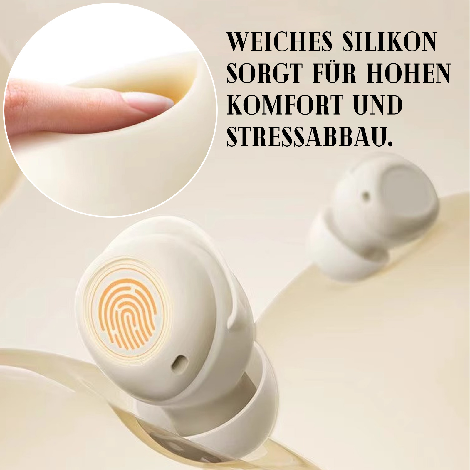 Nahaufnahme von Ohrhörern und einem Finger, der die Silikonoberfläche berührt.