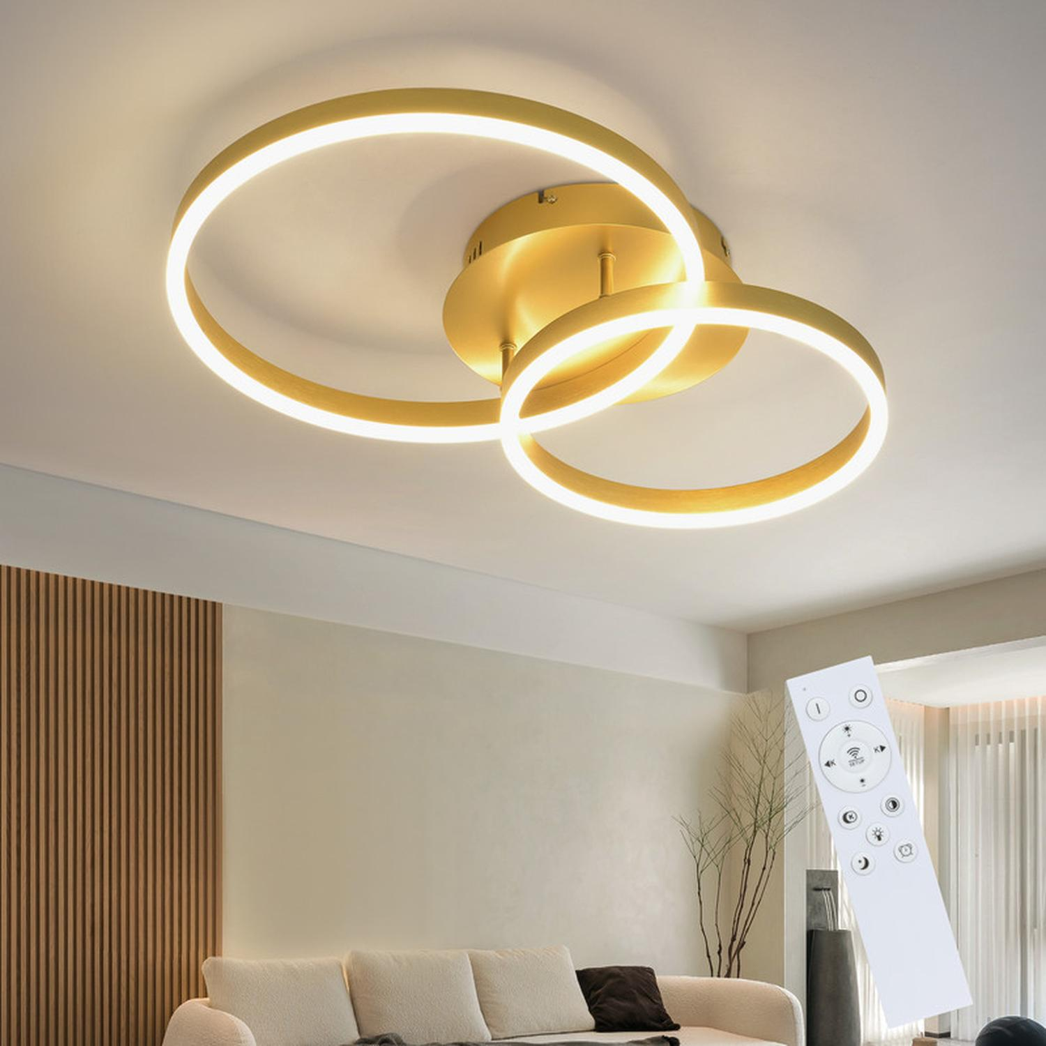 Una moderna lampada da soffitto dorata con due forme circolari illuminate.