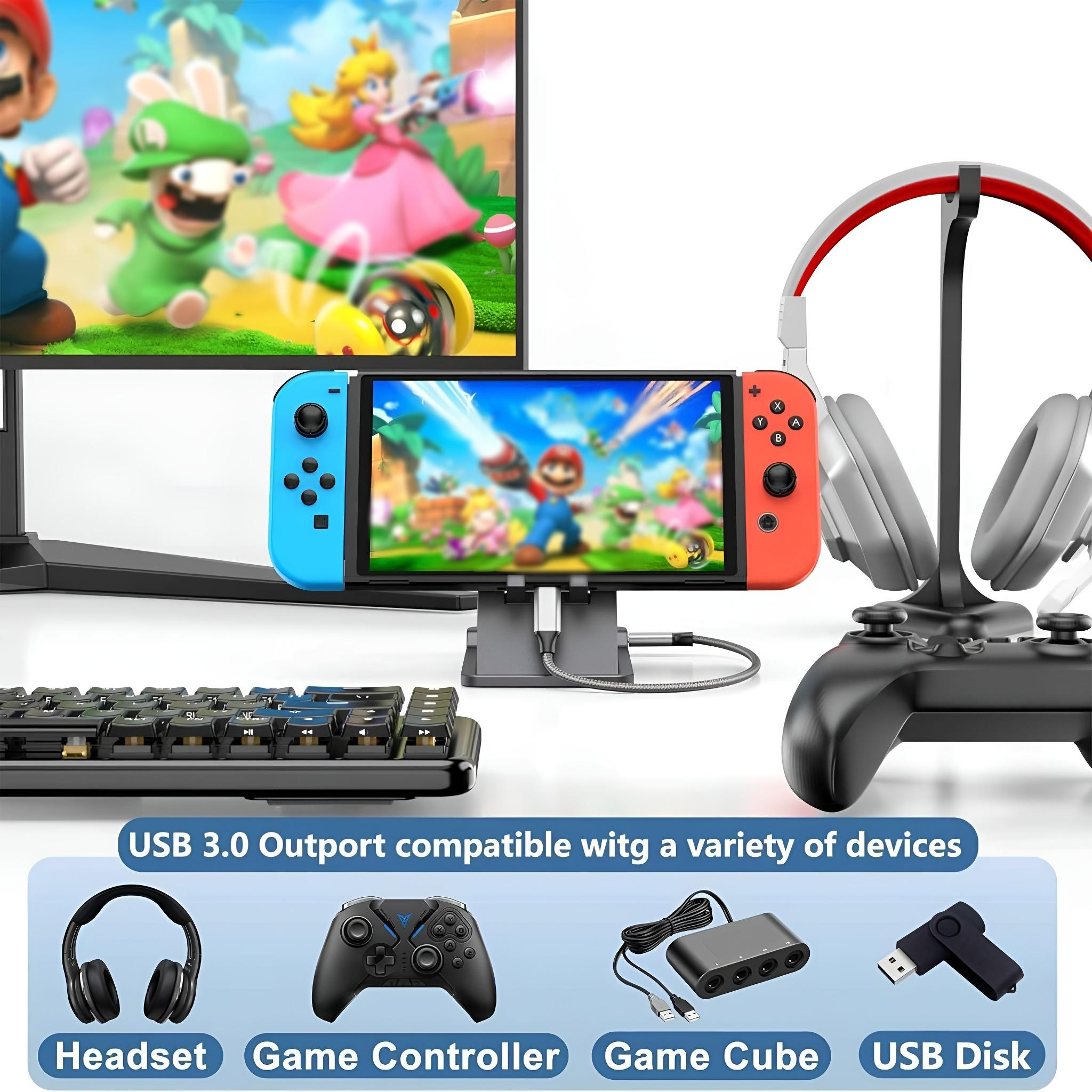 Gaming-Setup: Nintendo Switch, Controller, Headset, Gamecontroller und USB-Stick.