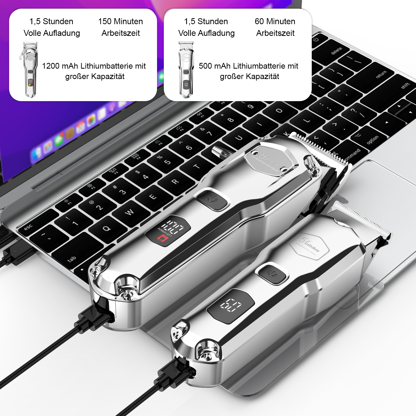 Zwei silberne Haarschneider werden an einem Laptop aufgeladen. Etiketten zeigen Akkukapazität und Arbeitszeit. Kabel sind angeschlossen.