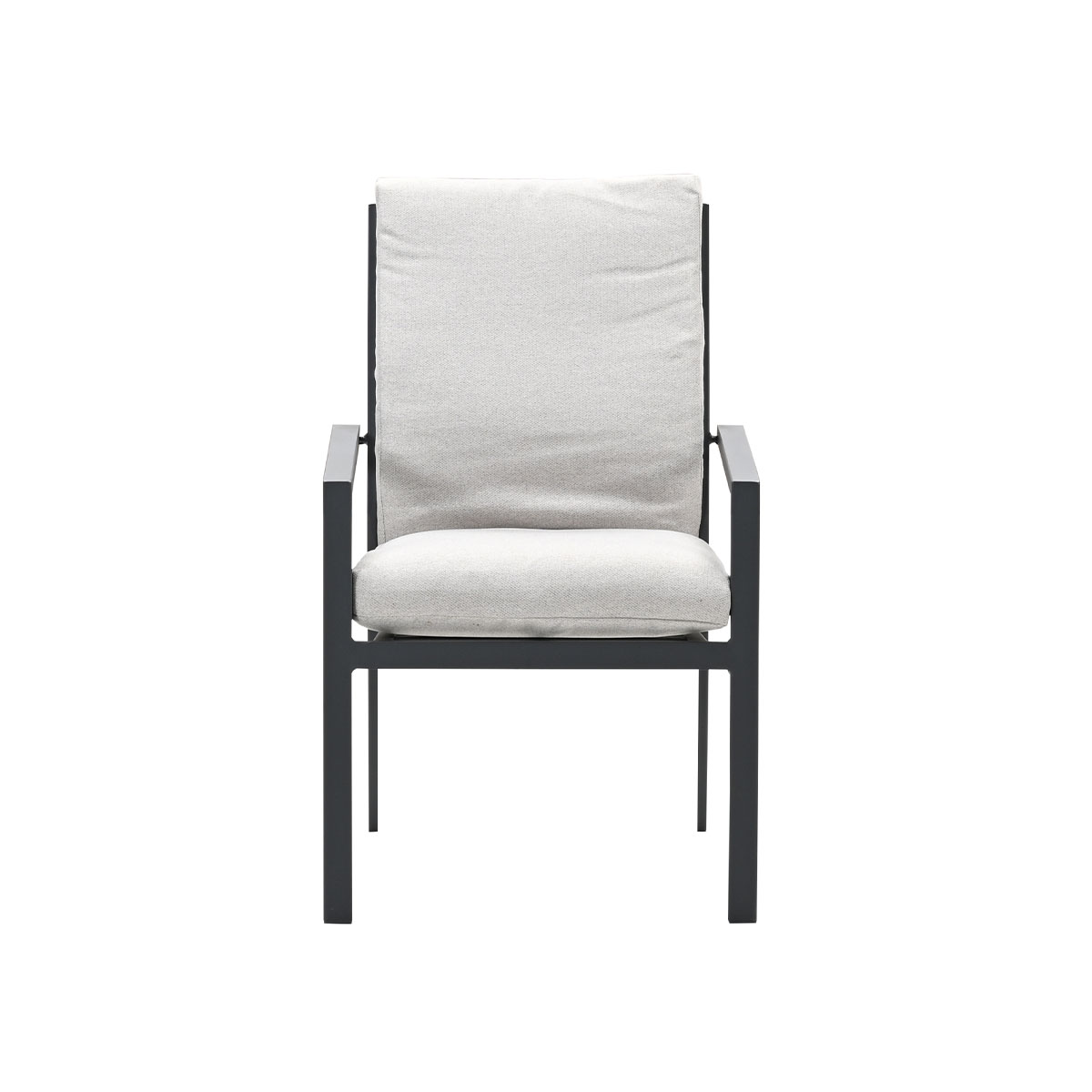 Een grijze stoel met zwarte metalen frame. Het staat op een witte achtergrond.