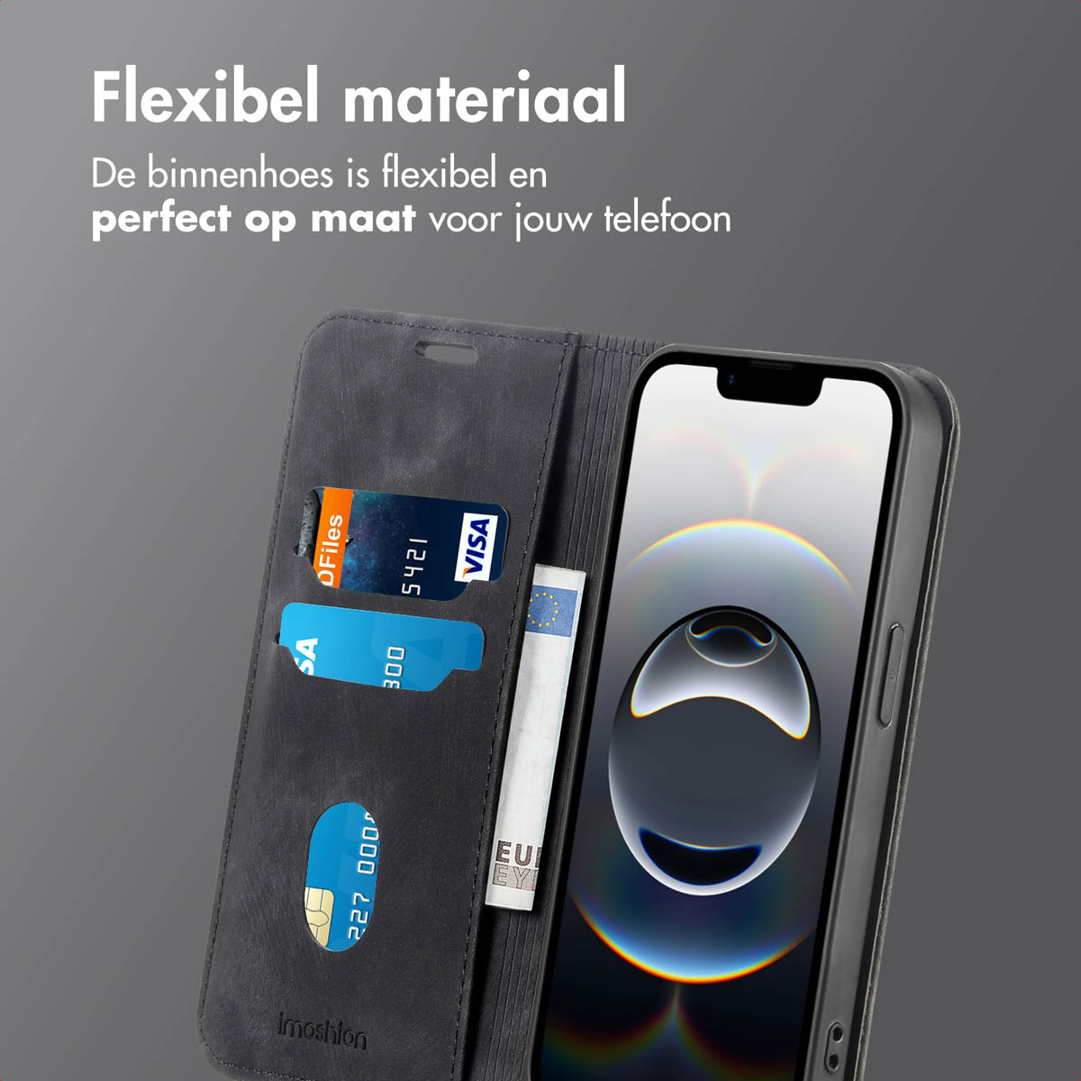 Un étui de téléphone sombre ouvert avec des cartes de crédit et de l'argent à l'intérieur. L'étui est sur un téléphone.