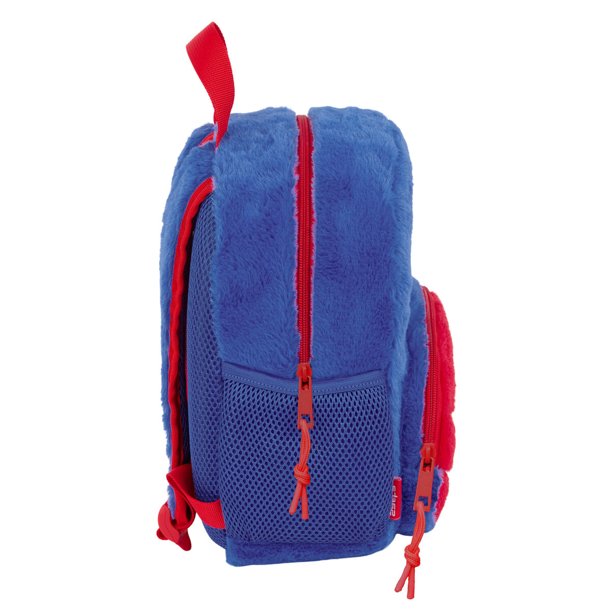 Blauer und roter Rucksack mit roten Reißverschlüssen und Trägern. Weißer Hintergrund.