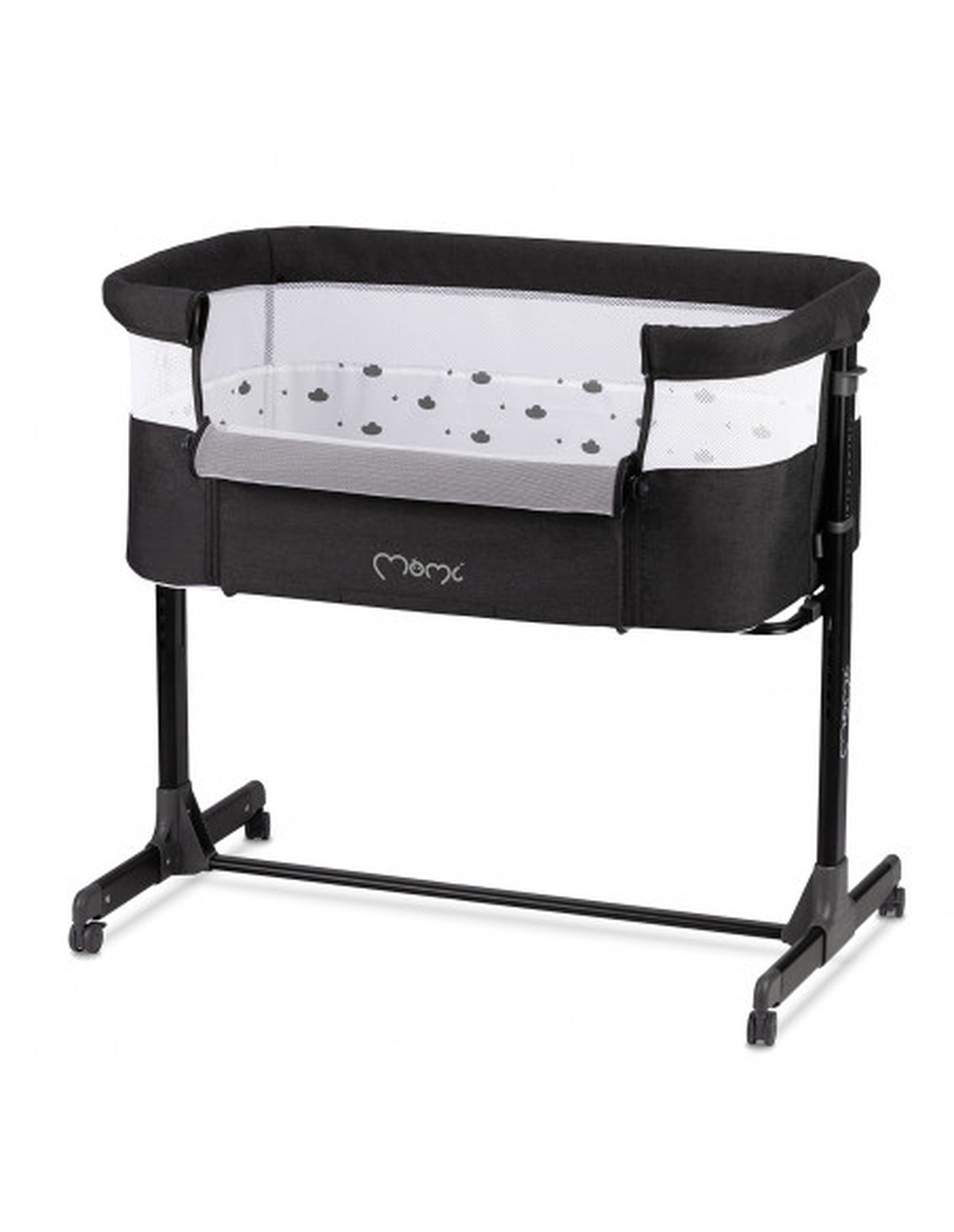 Schwarz-weißes Babybett mit Netzseite. Es hat einen schwarzen Rahmen und Räder.