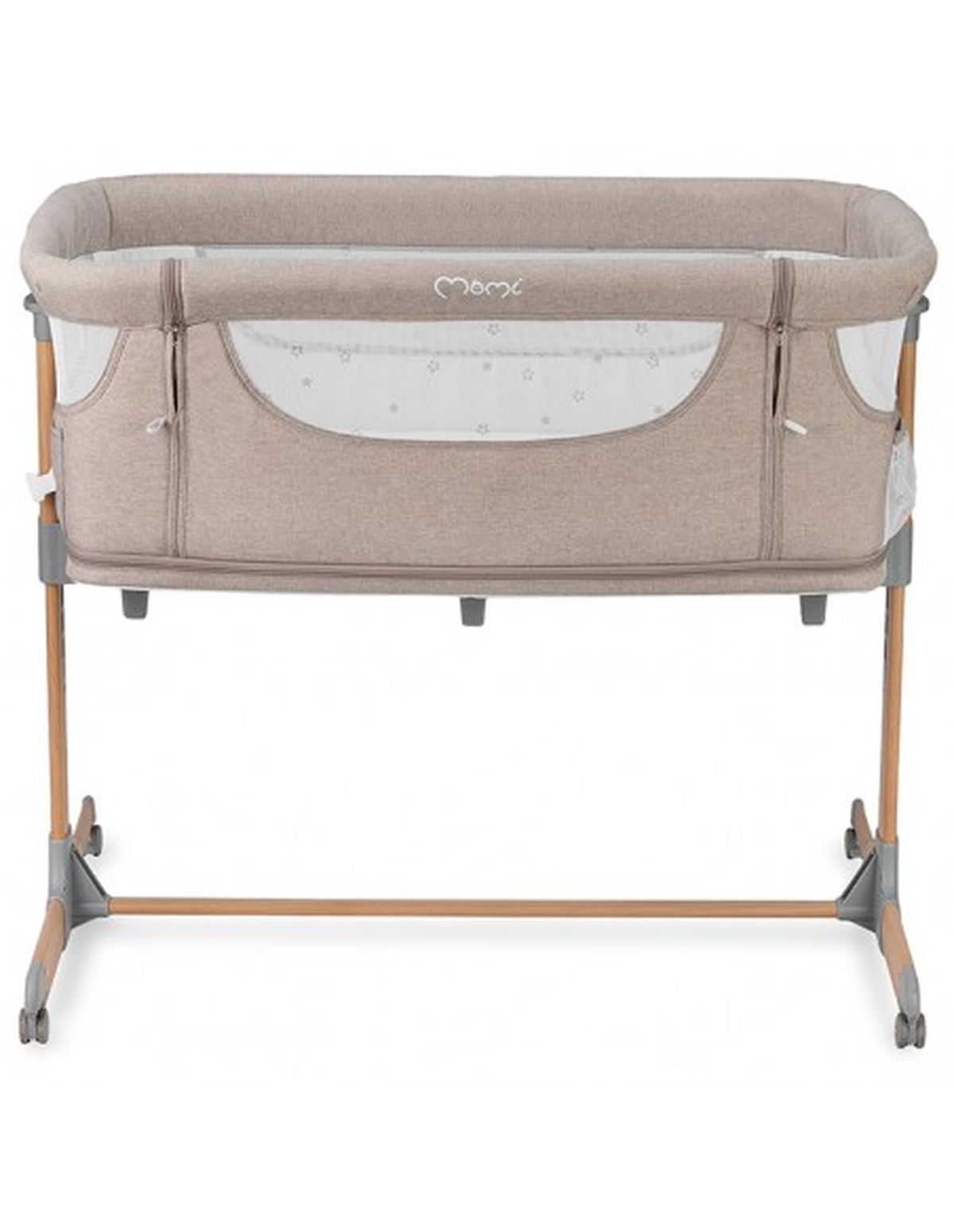 Beiges Babybett mit Netzseiten, Holzrahmen. Weißes Innere mit Sternen, MoMi-Logo sichtbar.