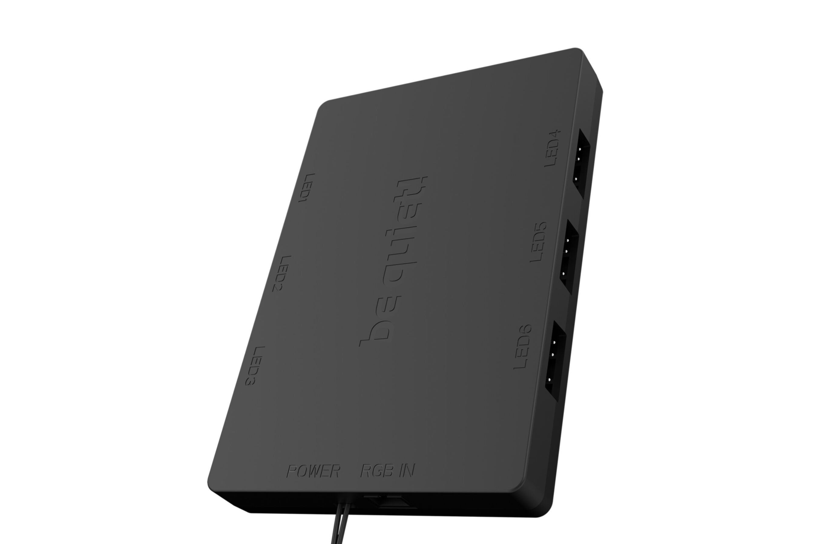 Czarny kontroler LED 'be quiet!'. Posiada porty LED, wejścia zasilania i RGB.