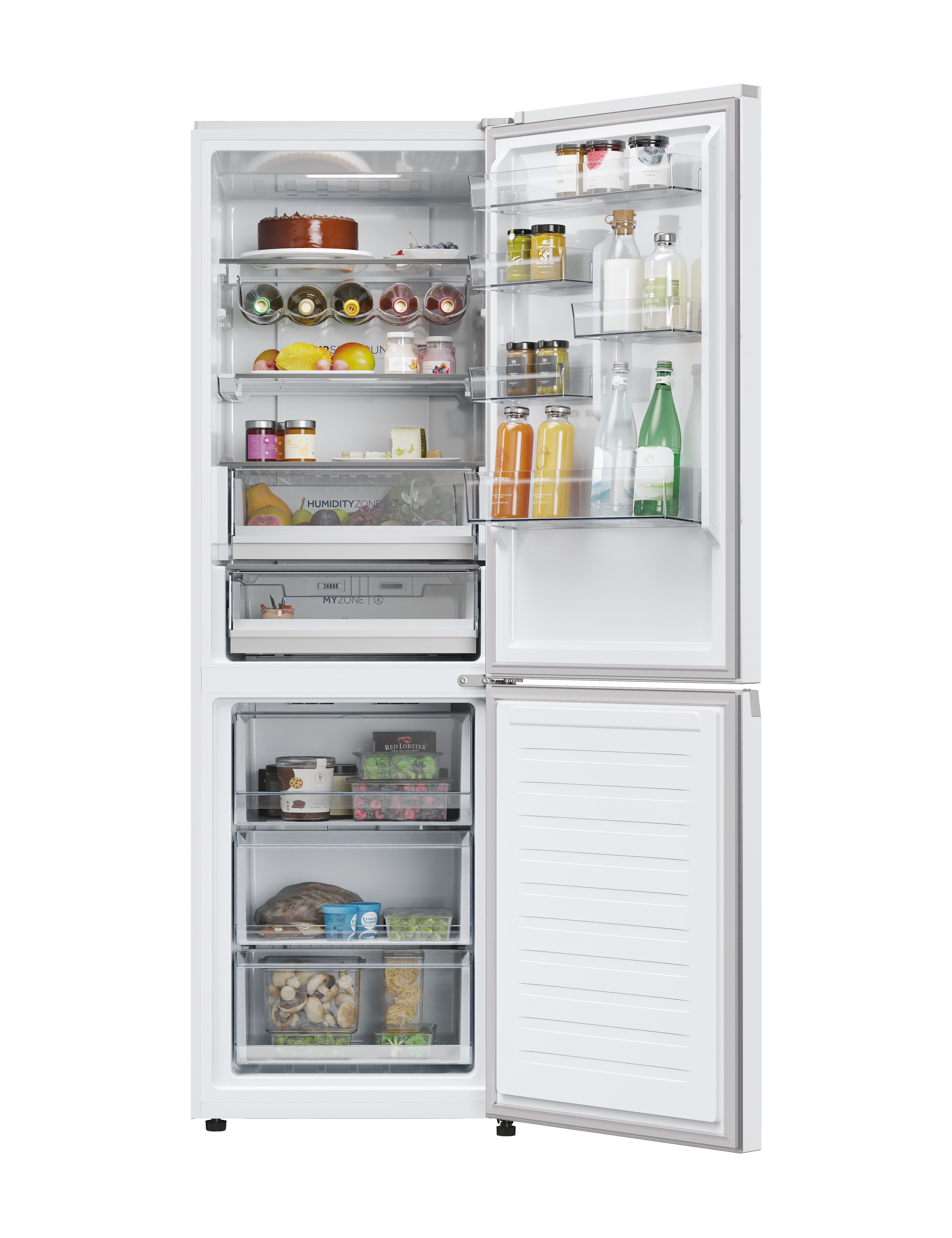 Refrigerador blanco con puerta abierta, mostrando interior con alimentos en estantes y cajones.
