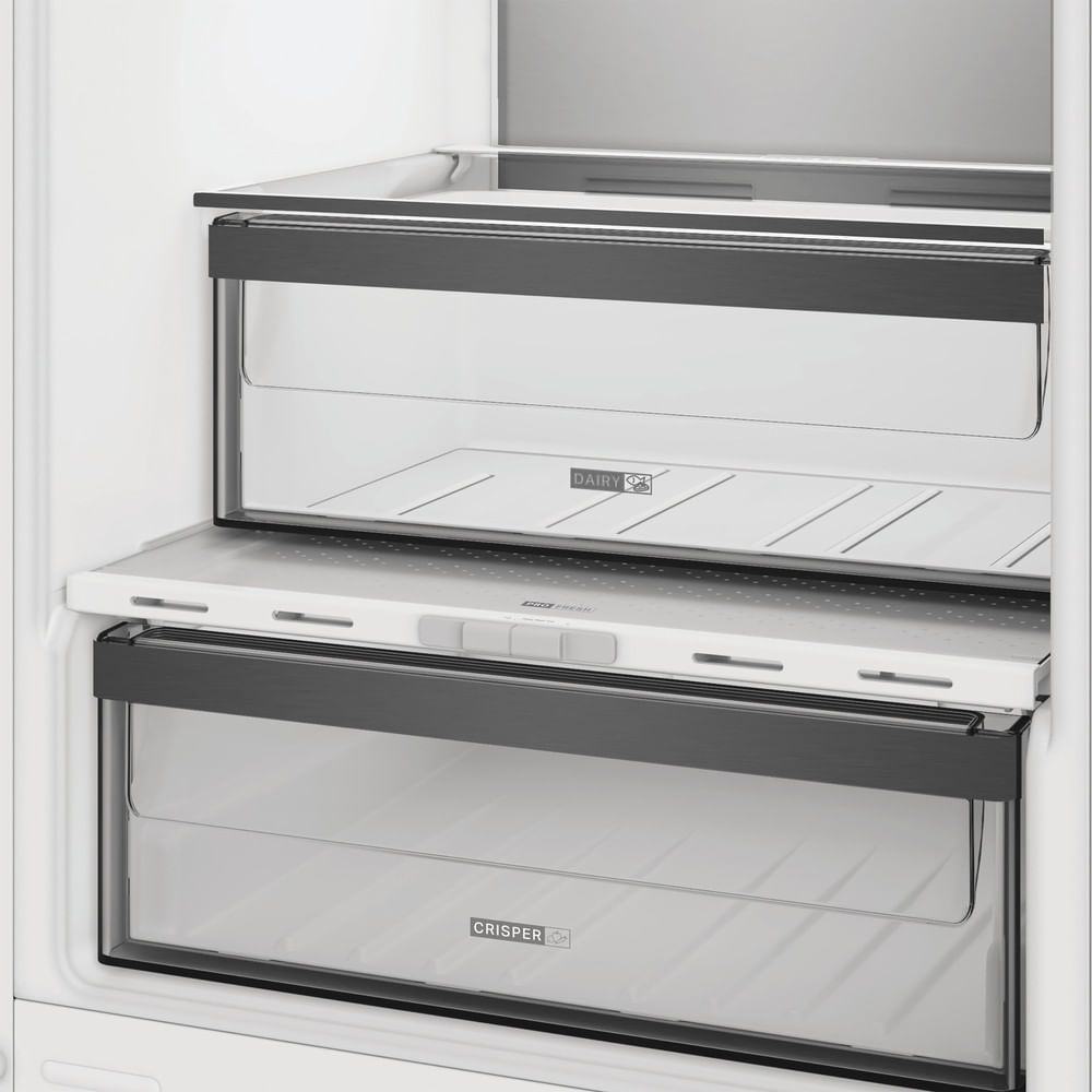 Etichetta energetica per un frigorifero Candy, che mostra la classe di efficienza energetica E e altre specifiche.