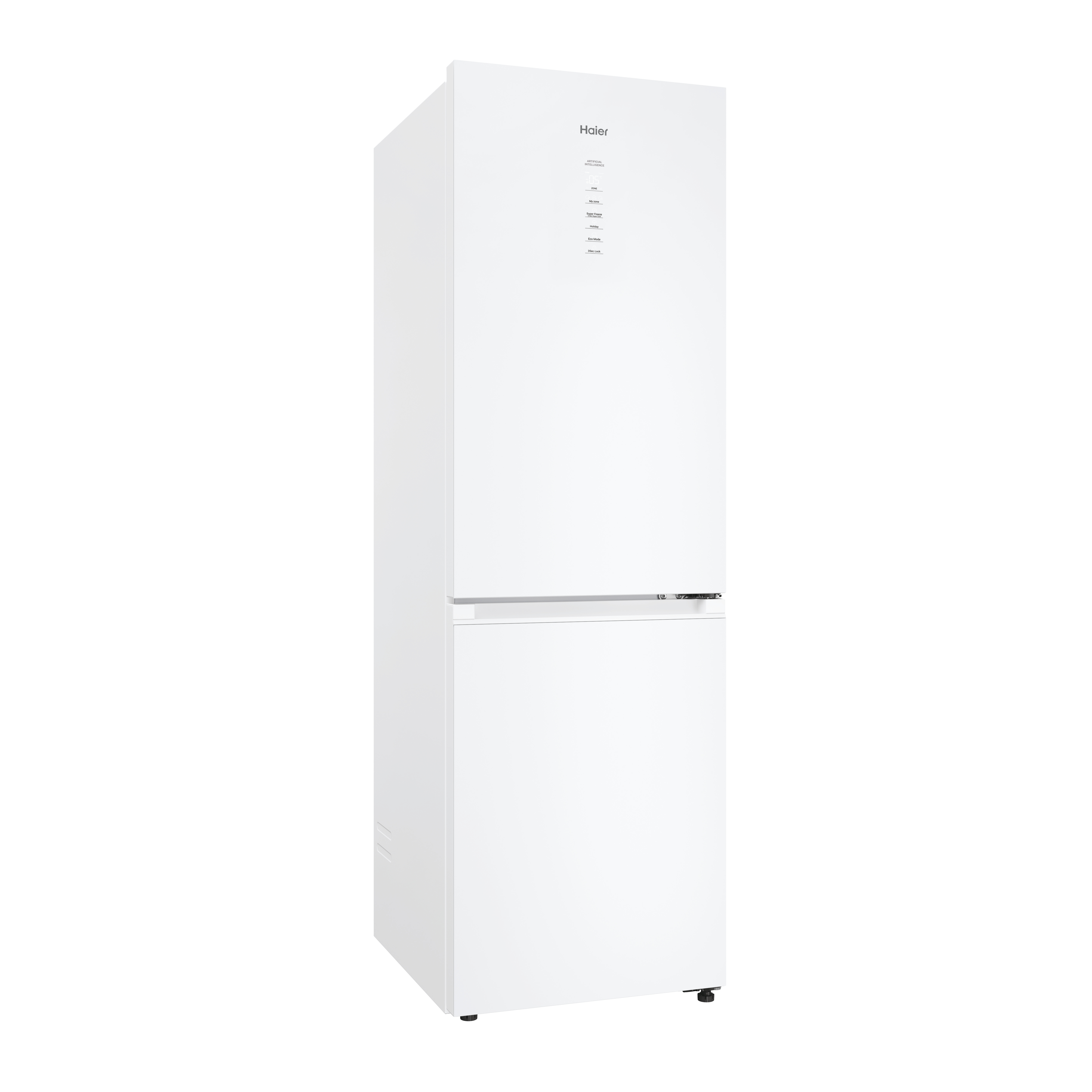Un refrigerador blanco con el logo de Haier. Tiene un congelador inferior y se ve desde un ángulo de 3/4.