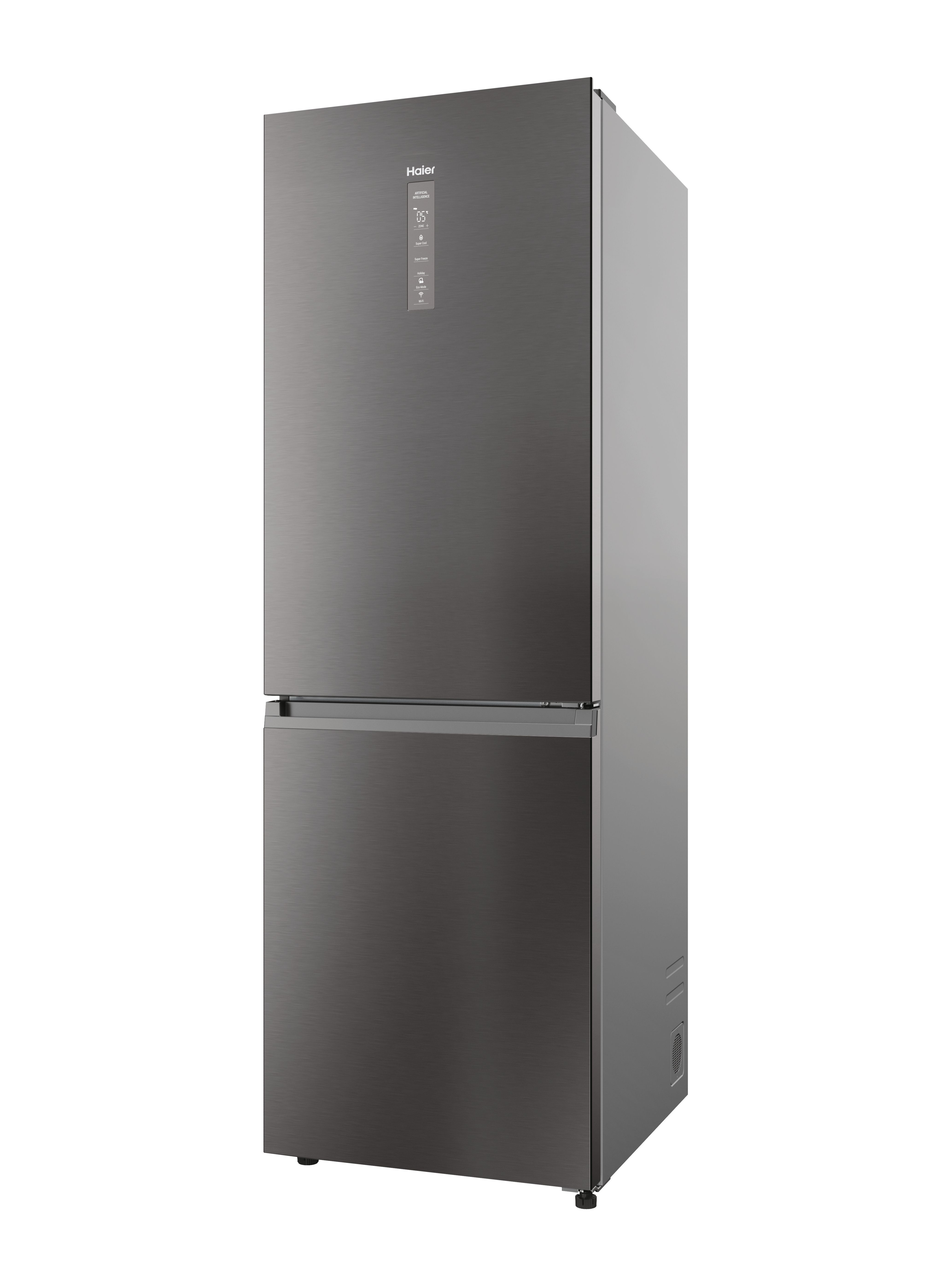 Un refrigerador gris oscuro con dos puertas. Una pantalla digital está en la parte superior. El fondo es blanco.