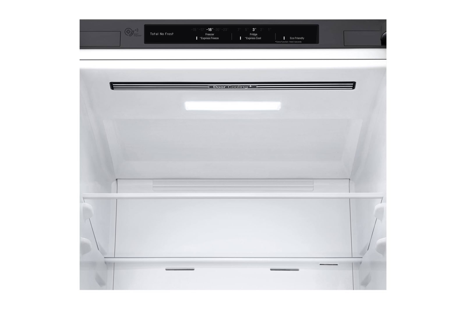 La parte superiore dell'interno di un frigorifero con un ripiano bianco e un'etichetta con la scritta "Door Cooling".