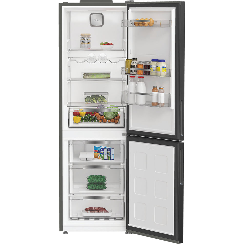 Un refrigerador negro abierto y lleno de comida y bebidas. Hay frutas, verduras, huevos y otros artículos dentro del refrigerador.