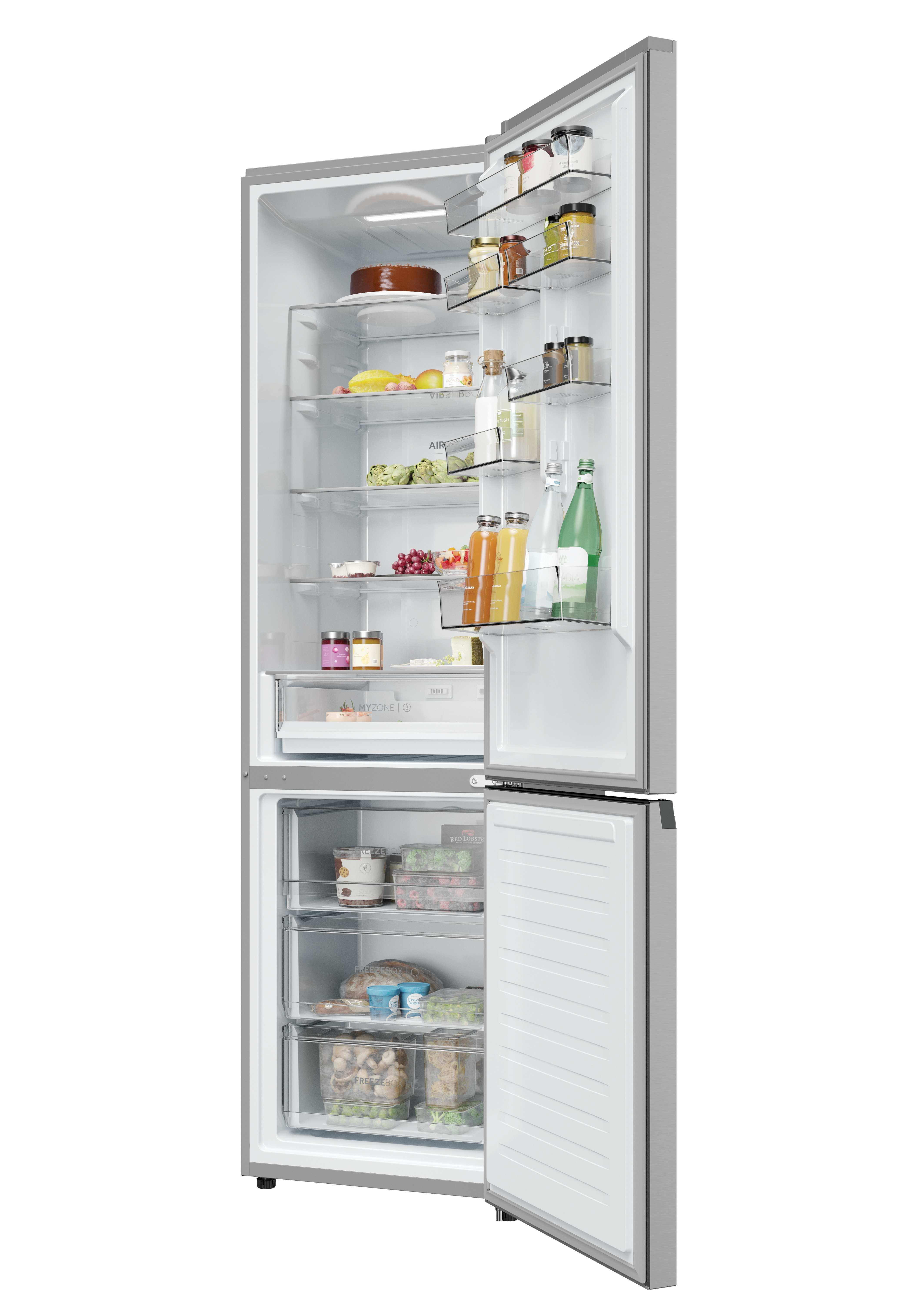 Ein Kühlschrank mit offenen Türen, gefüllt mit Lebensmitteln. Er hat Regale, Schubladen und Behälter.