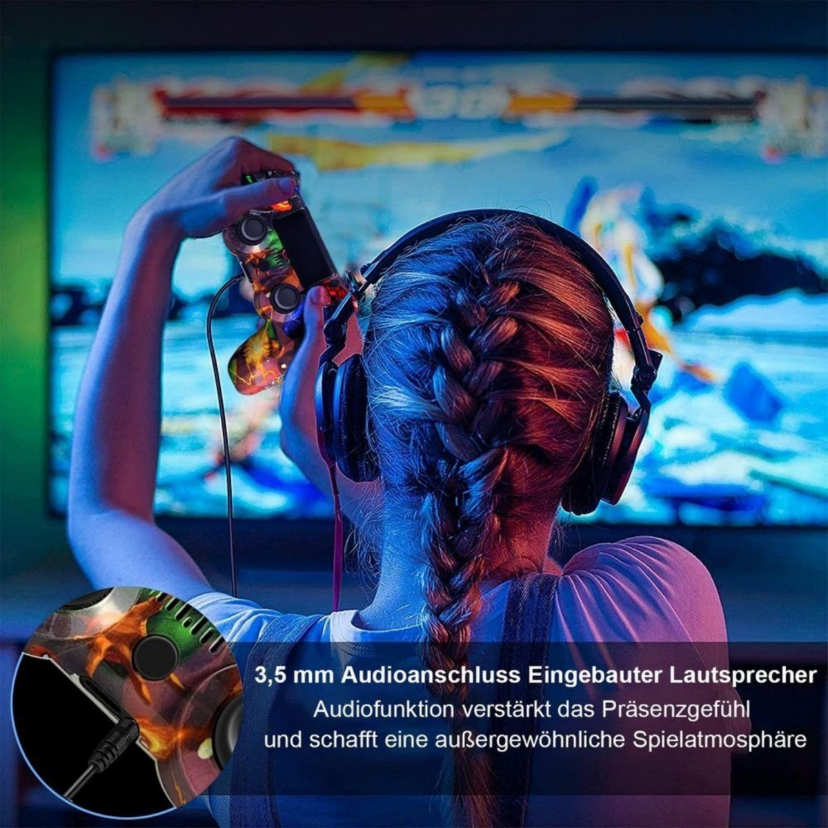 Eine Person mit Kopfhörern und Controller spielt ein Videospiel. Der Bildschirm zeigt eine bunte Spielszene.