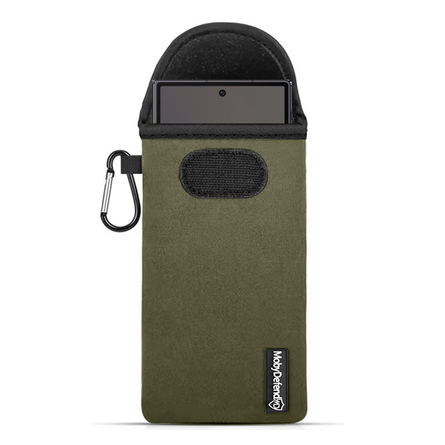 Een olijfgroene telefoonhoes met een telefoon erin, een zwarte bovenkant en een karabijnhaak.