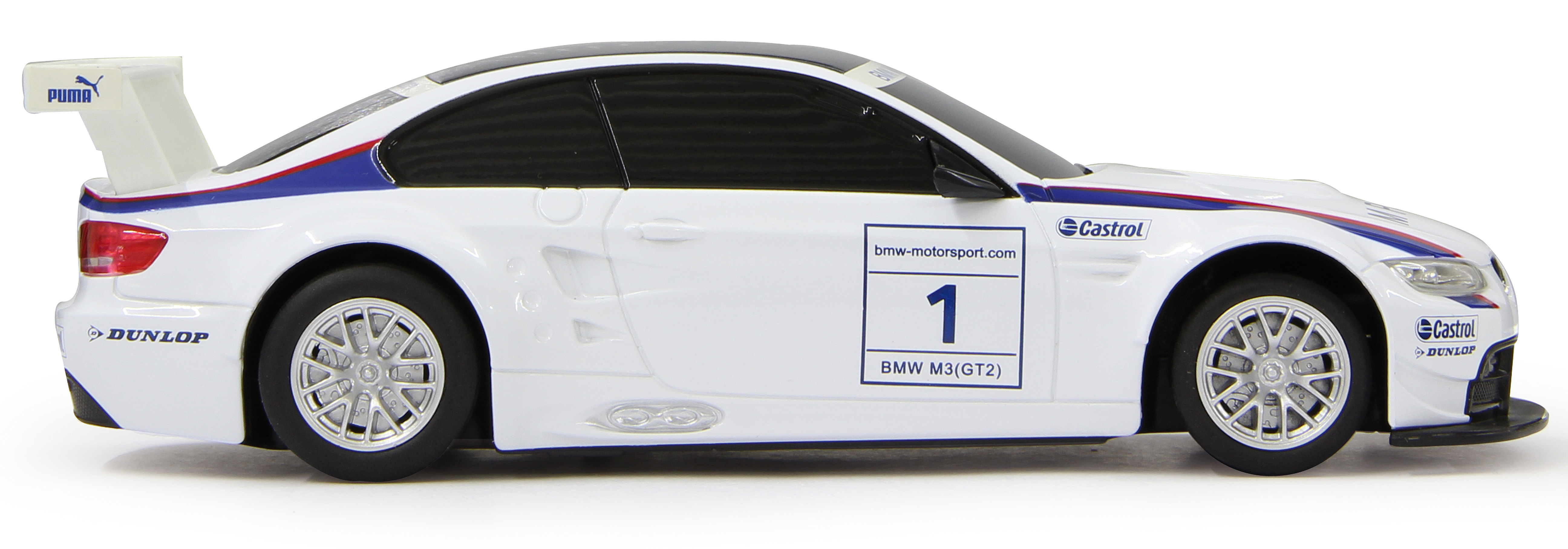 Biały samochód wyścigowy z niebieskimi i czerwonymi paskami, logo Puma i numer 1 z boku.