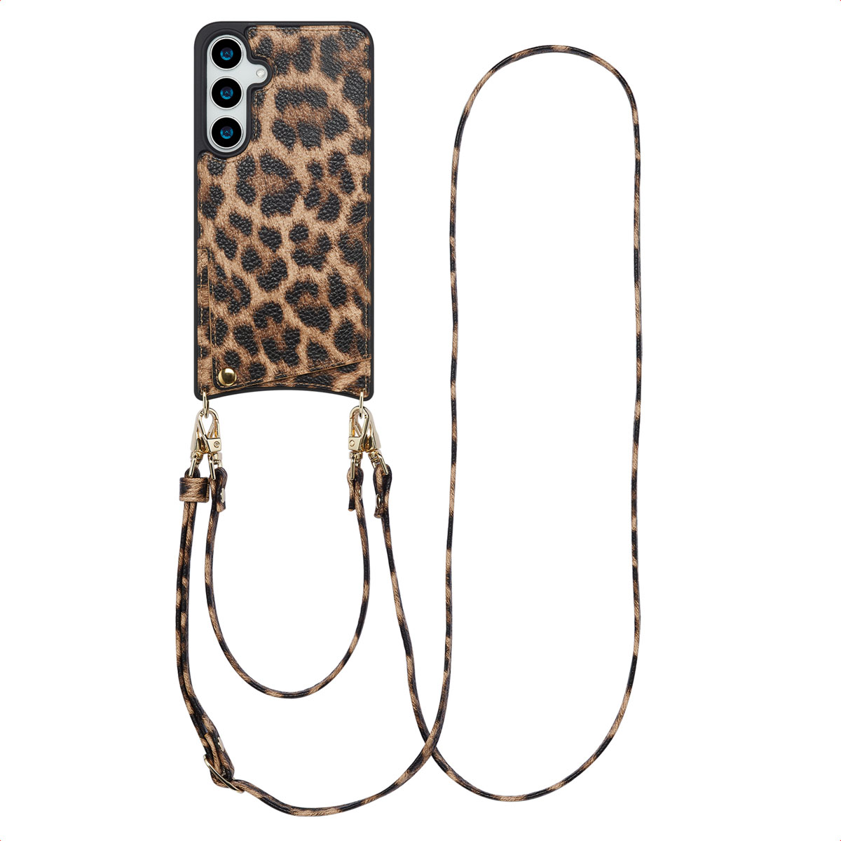 Een telefoonhoesje met luipaardprint en een riem, hangend op een witte achtergrond.