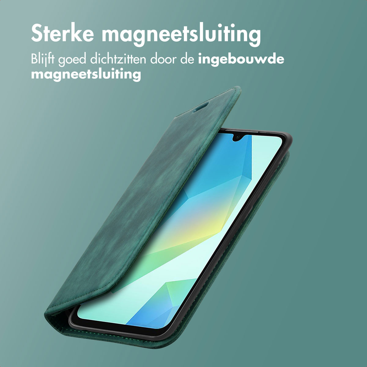A green phone case with a phone inside. The case opens, showing the phone's screen. Text states 'Sterke magneetsluiting'.