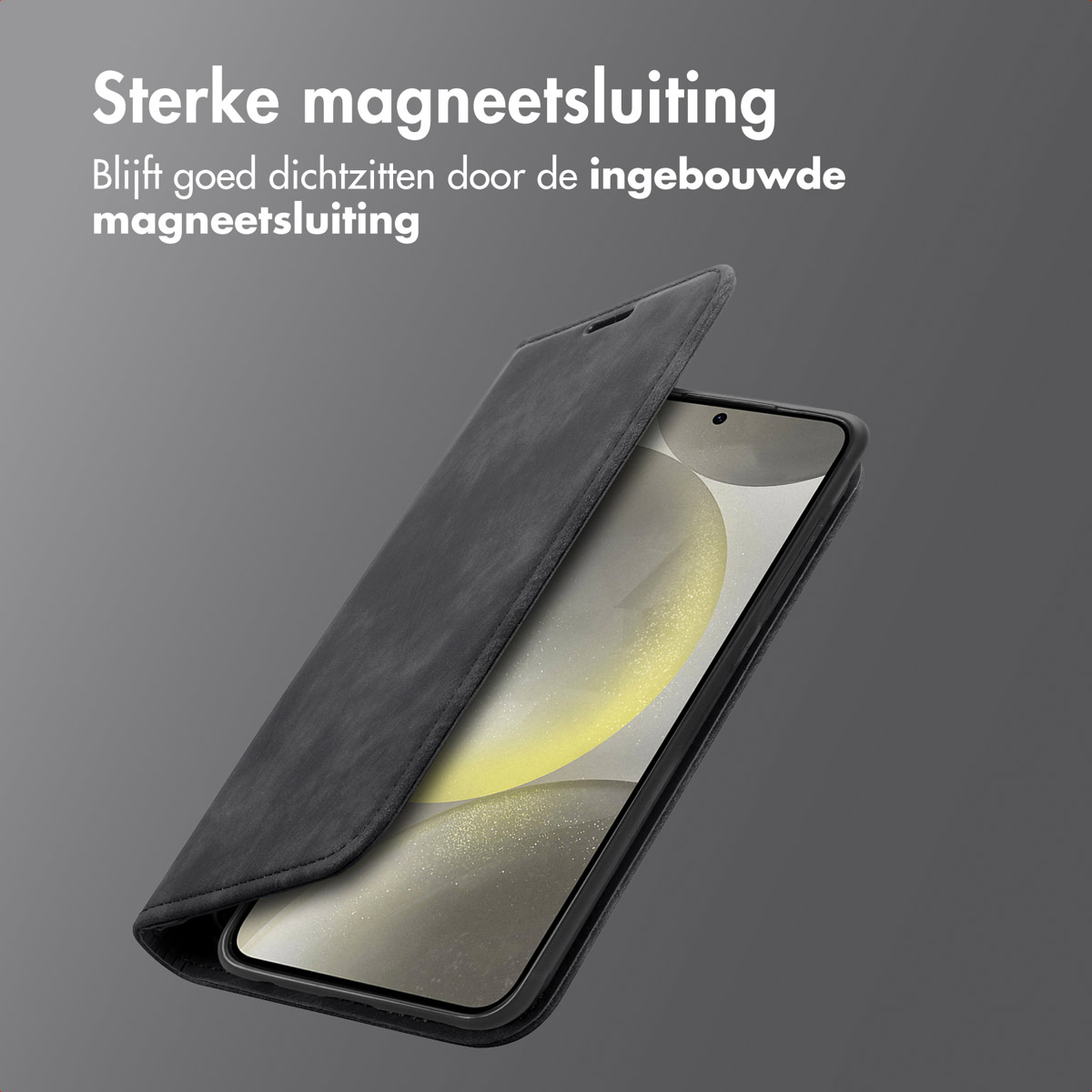 Een zwarte telefoonhoes met magnetische sluiting is open en toont een telefoonscherm met kleurrijk display.