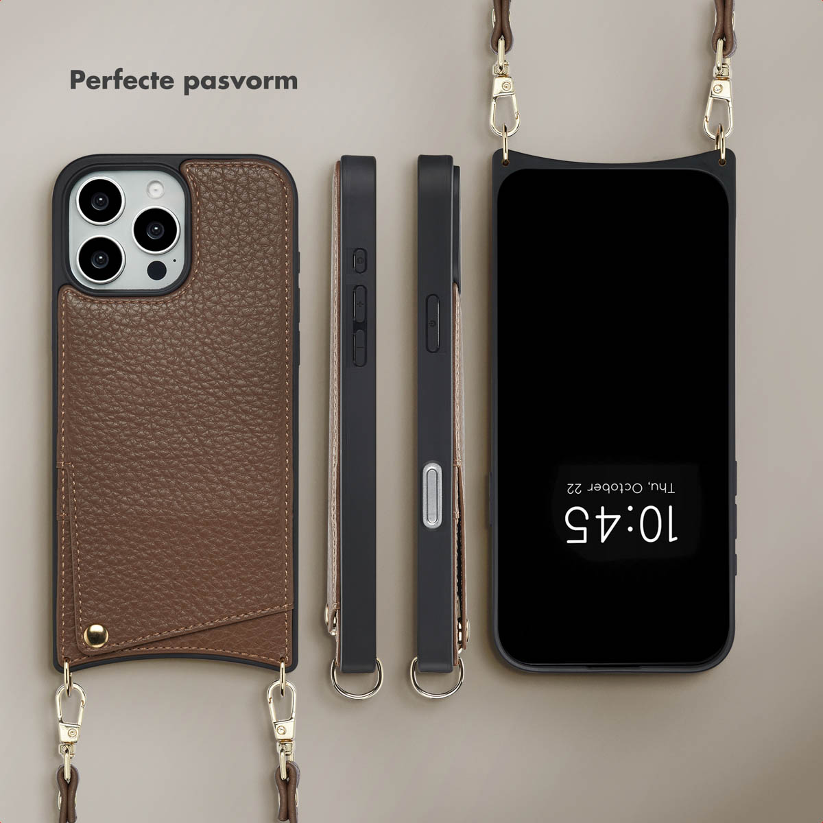Een bruine leren telefoonhoes met een telefoon en een riem. De telefoon toont de datum en tijd.