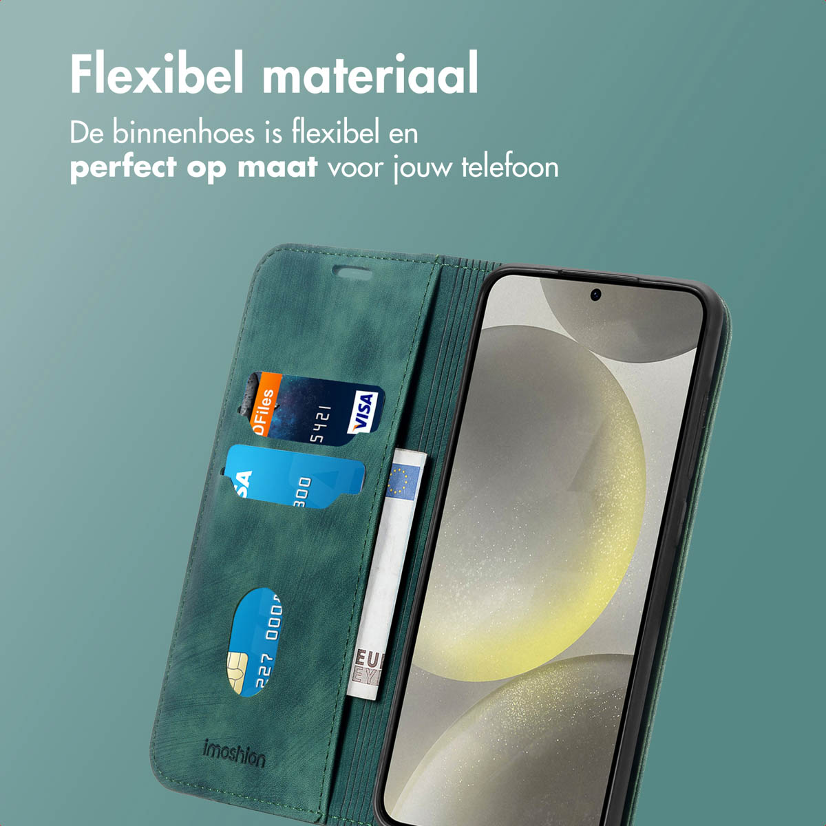 Een telefoon in een groene hoes. De hoes heeft kaartsleuven met kaarten, een biljet en een zichtbaar scherm.