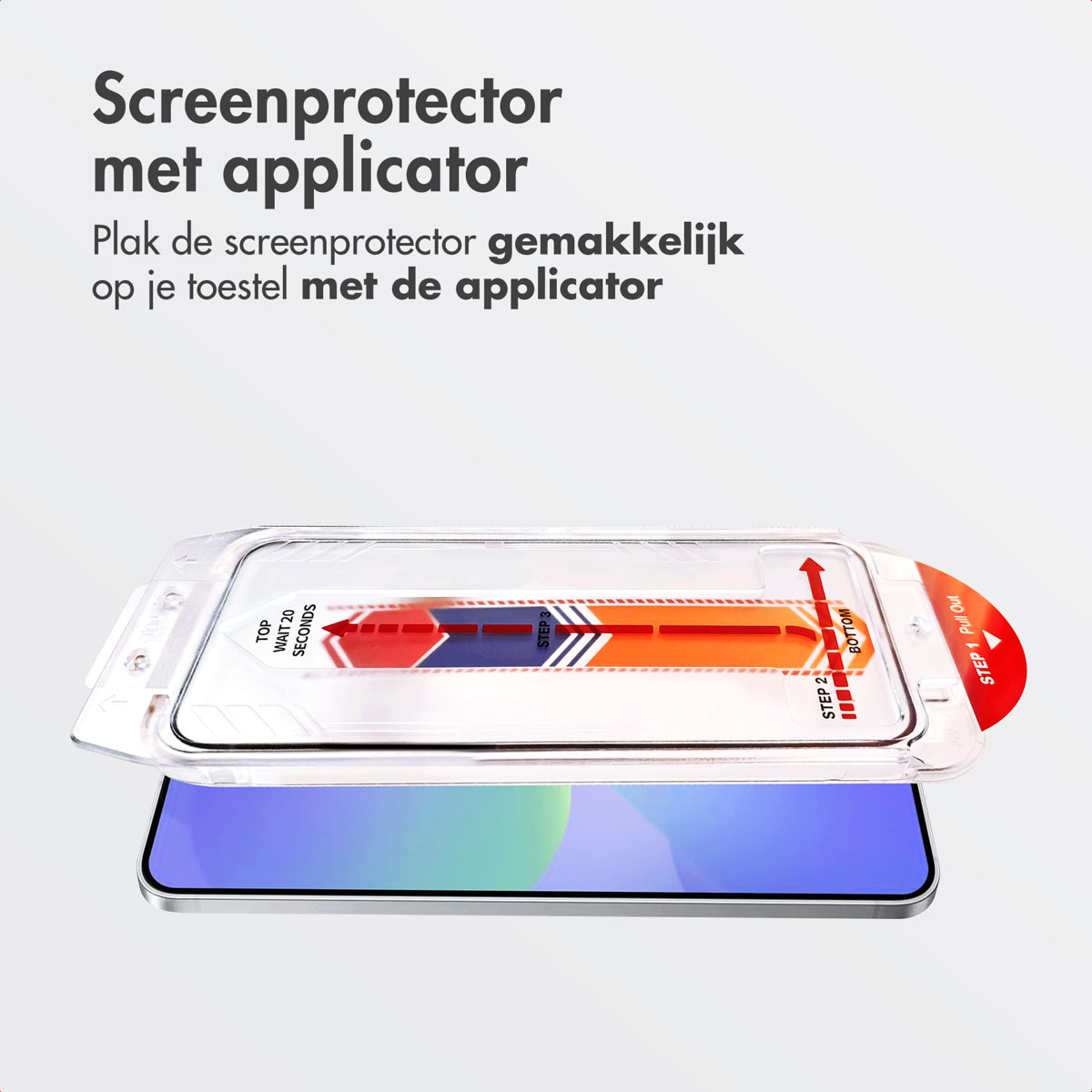 Pellicola protettiva e applicatore. La pellicola protettiva è sopra un telefono. L'applicatore è rosso e blu.
