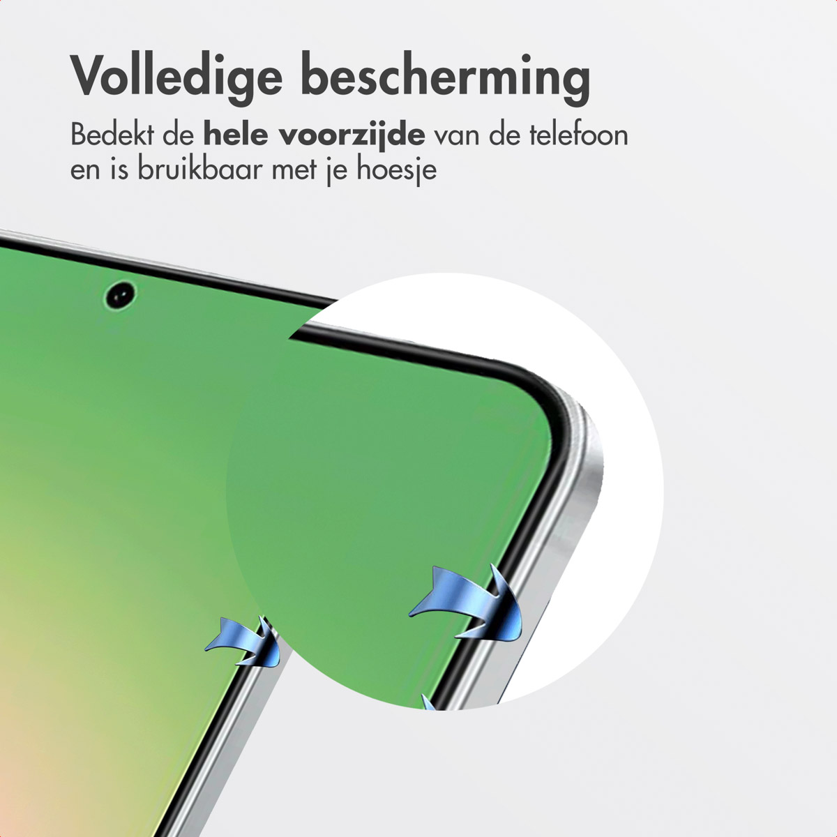 Téléphone dans un étui. L'étui couvre l'avant et comporte des découpes pour l'appareil photo. Un fond dégradé vert.