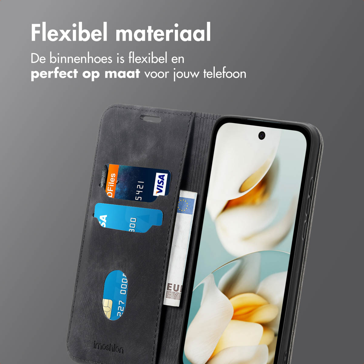 Telefono in custodia a portafoglio con carte. Testo: 'Materiale flessibile, vestibilità perfetta per il tuo telefono'.