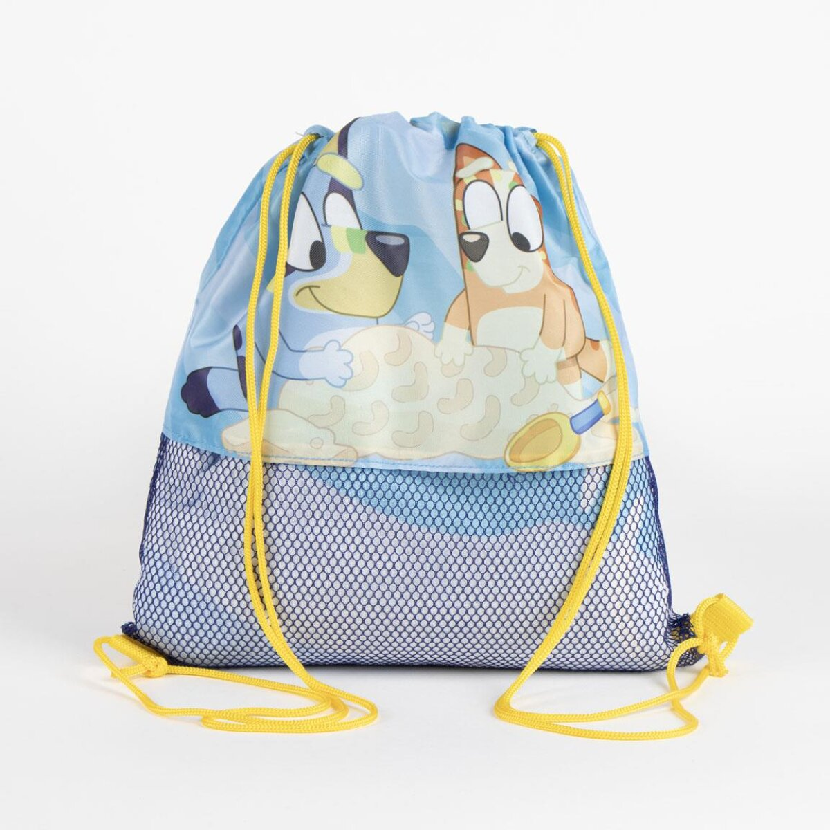 Bolsa con cordón de Bluey y Bingo. Fondo azul con Bluey y Bingo en el centro. Cordón amarillo.