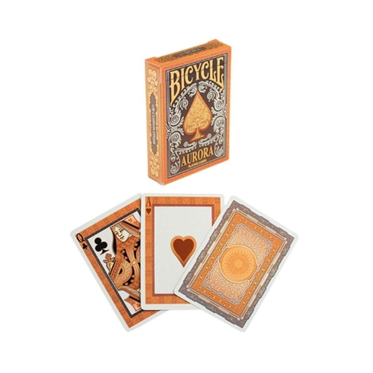 Kartenspiel und drei Karten offen auf weißem Hintergrund.