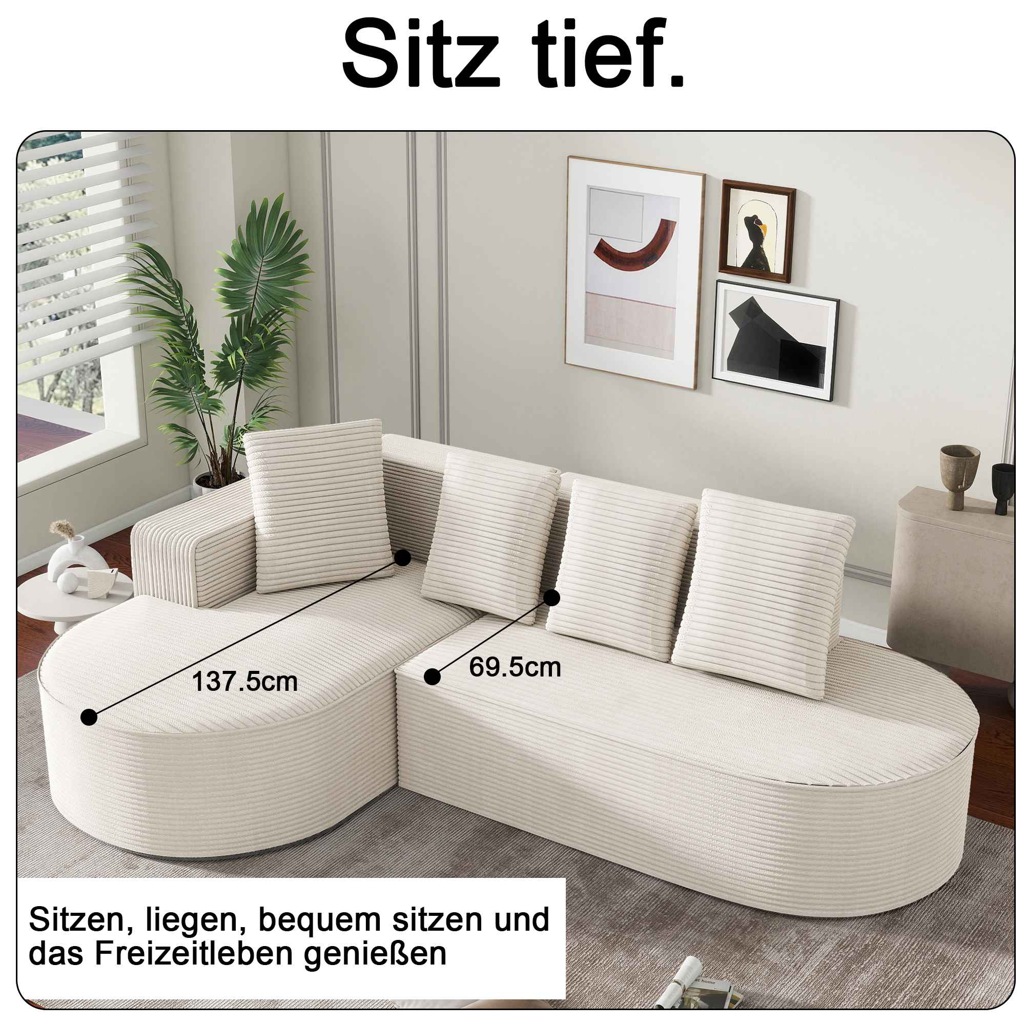 Ein beiges Sofa mit Kissen. Der Text oben zeigt an, dass die Sitzhöhe 137,5 cm beträgt.