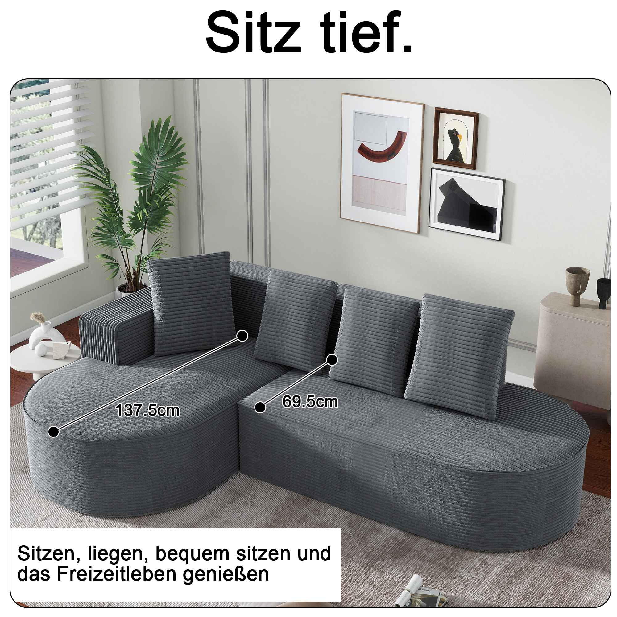 Graues Cordsofa mit Chaiselongue, Zierkissen und einer Pflanze in der Nähe eines Fensters. Abmessungen angegeben.