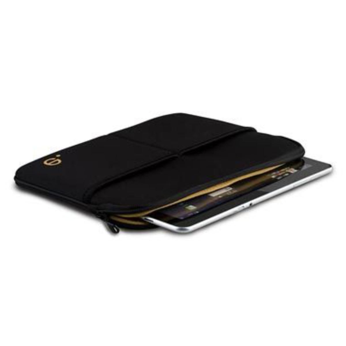 Una custodia nera per laptop con un tablet all'interno, su sfondo bianco. La custodia ha un piccolo logo dorato.
