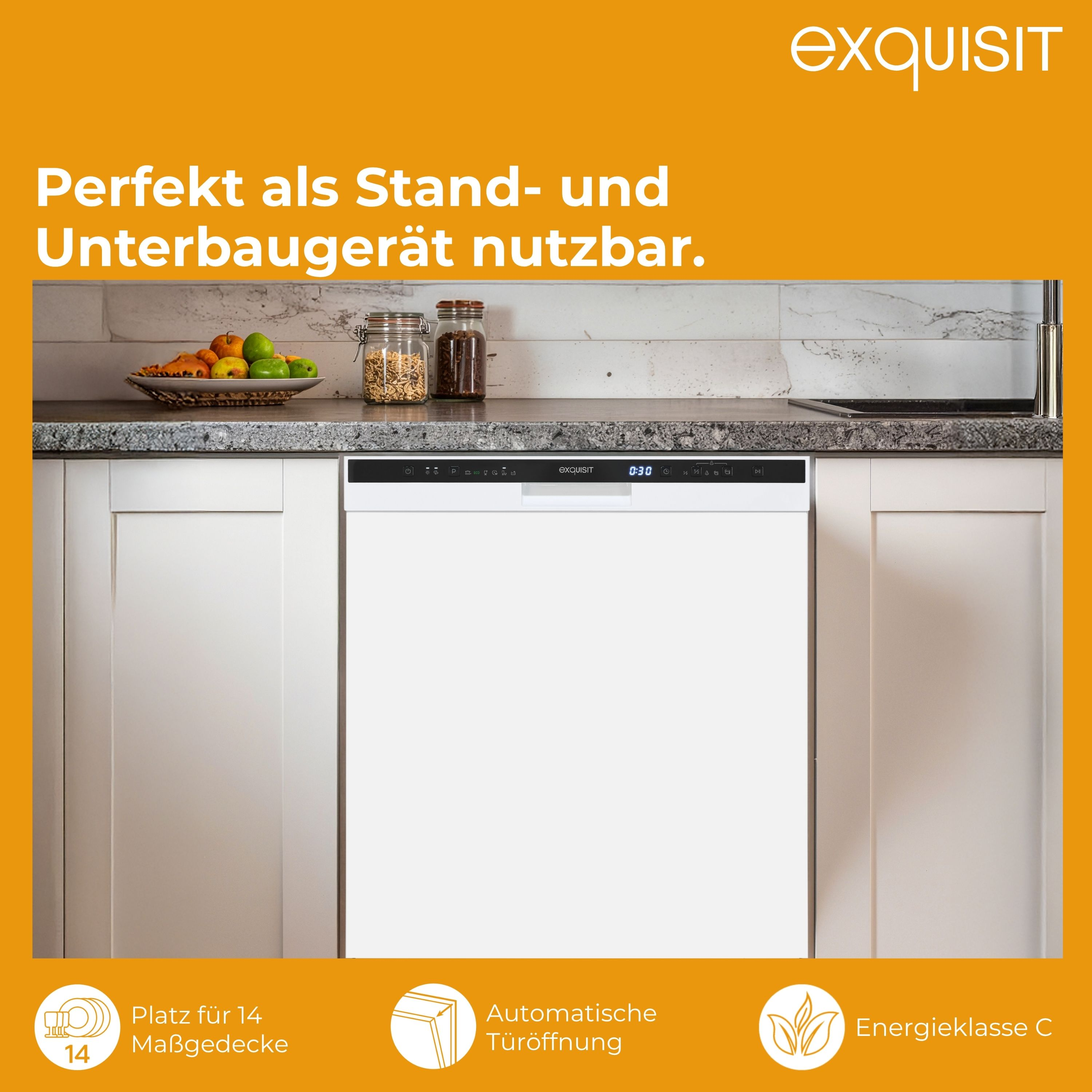 Ein weißer Geschirrspüler in einer Küche installiert. Er hat ein schwarzes Bedienfeld und ein C-Energielabel.