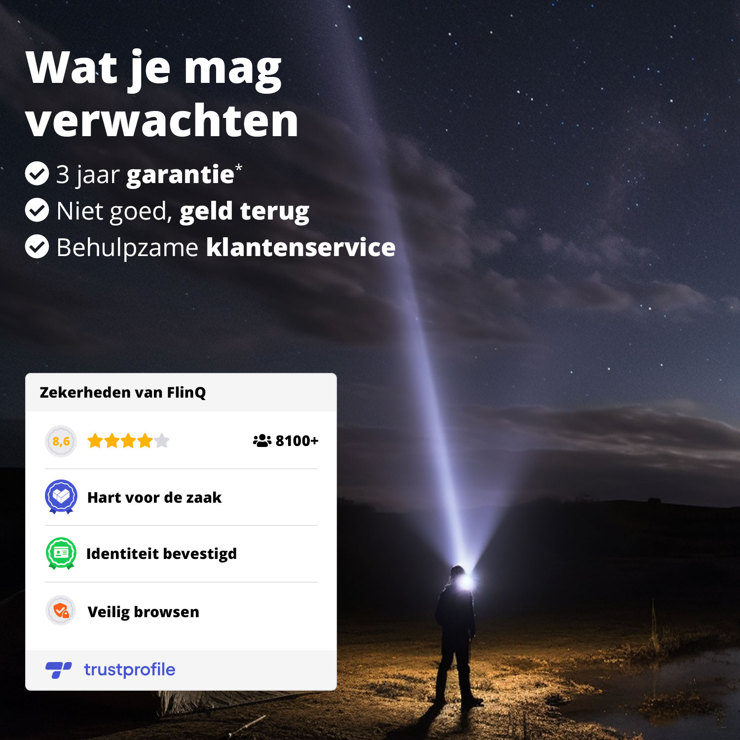 Een persoon schijnt met een zaklamp in de nachthemel. Tekst benadrukt garantie, terugbetaling en service.