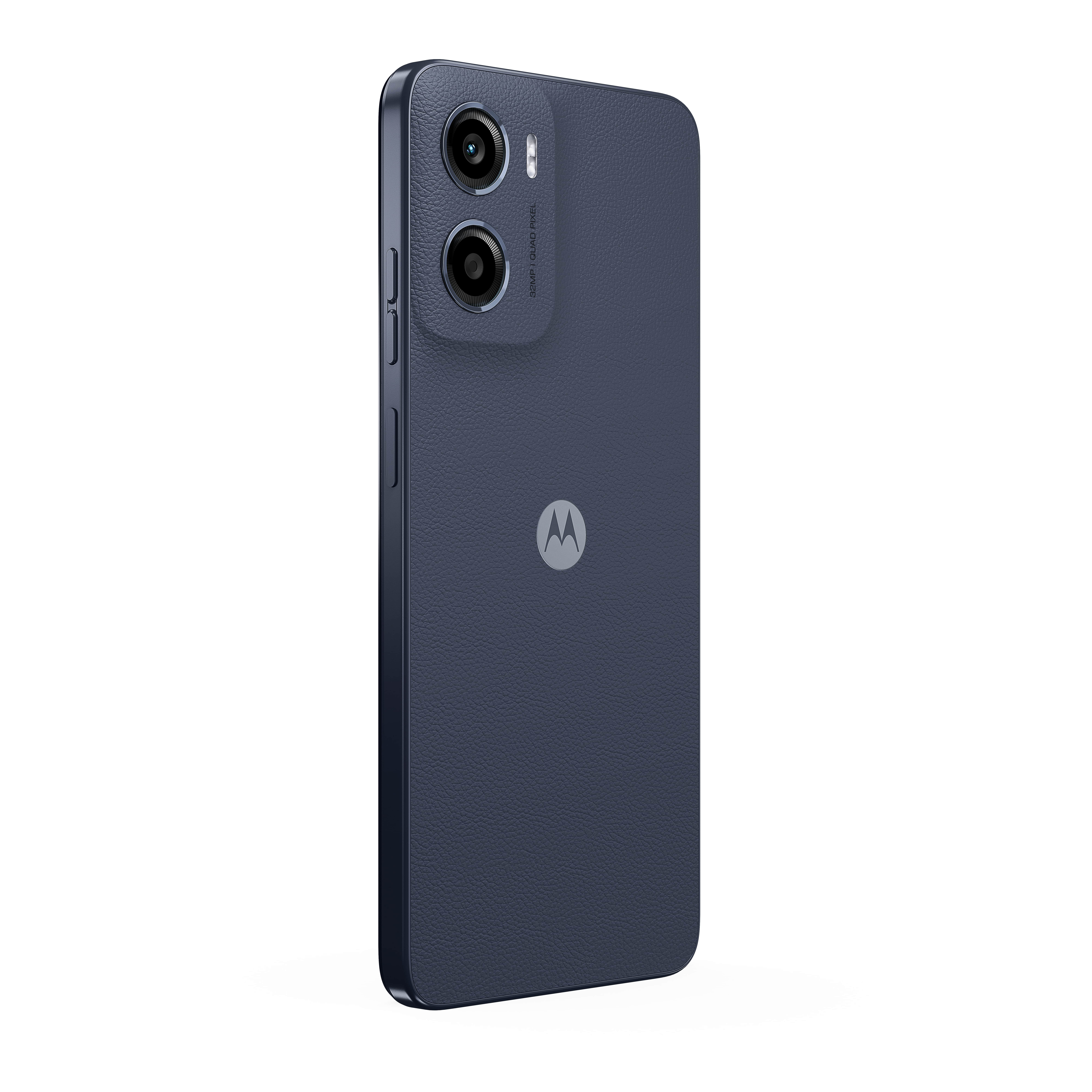 Uno smartphone Motorola blu navy si trova ad angolo, la vista posteriore mostra due fotocamere e il logo Motorola.
