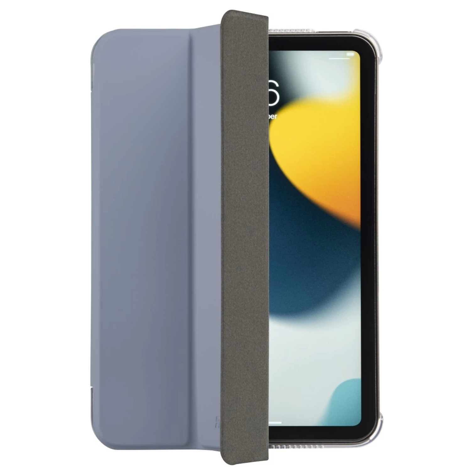 Tablet in blauer Hülle, teilweise geöffnet, zeigt einen Tablet-Bildschirm. Hama-Logo.