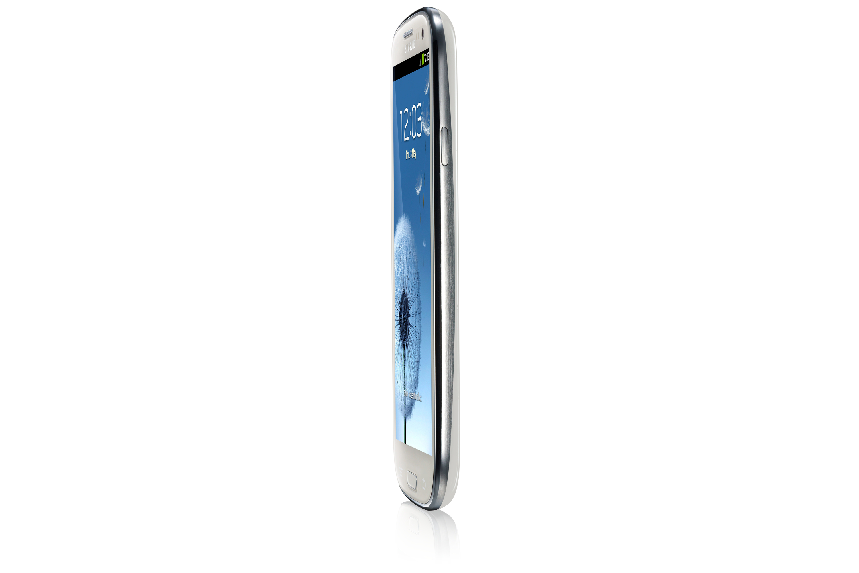 Die Seitenansicht eines weißen Samsung-Smartphones. Der Bildschirm zeigt ein Löwenzahnbild mit blauem Himmel im Hintergrund.