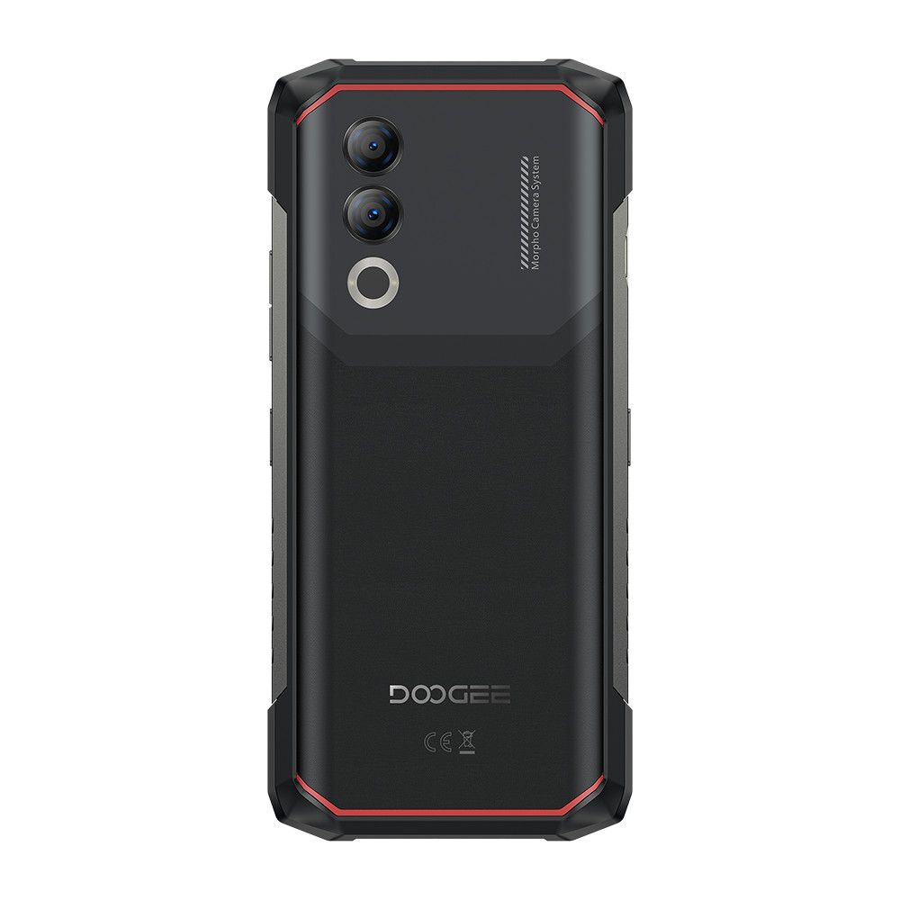 Tył czarnego smartfona z trzema aparatami, logo DOOGEE i czerwoną obwódką.