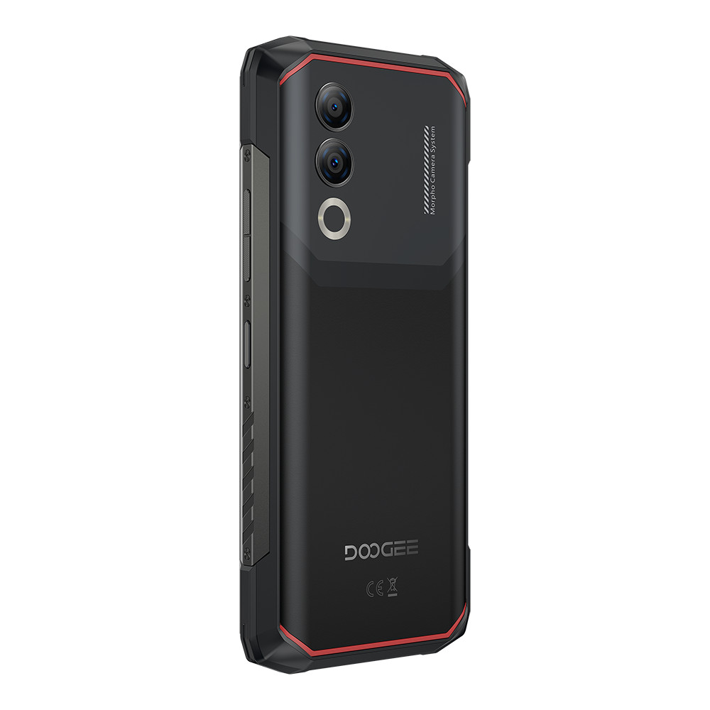 Tył czarnego smartfona z trzema aparatami, czerwonymi obramowaniami i logo DOOGEE.